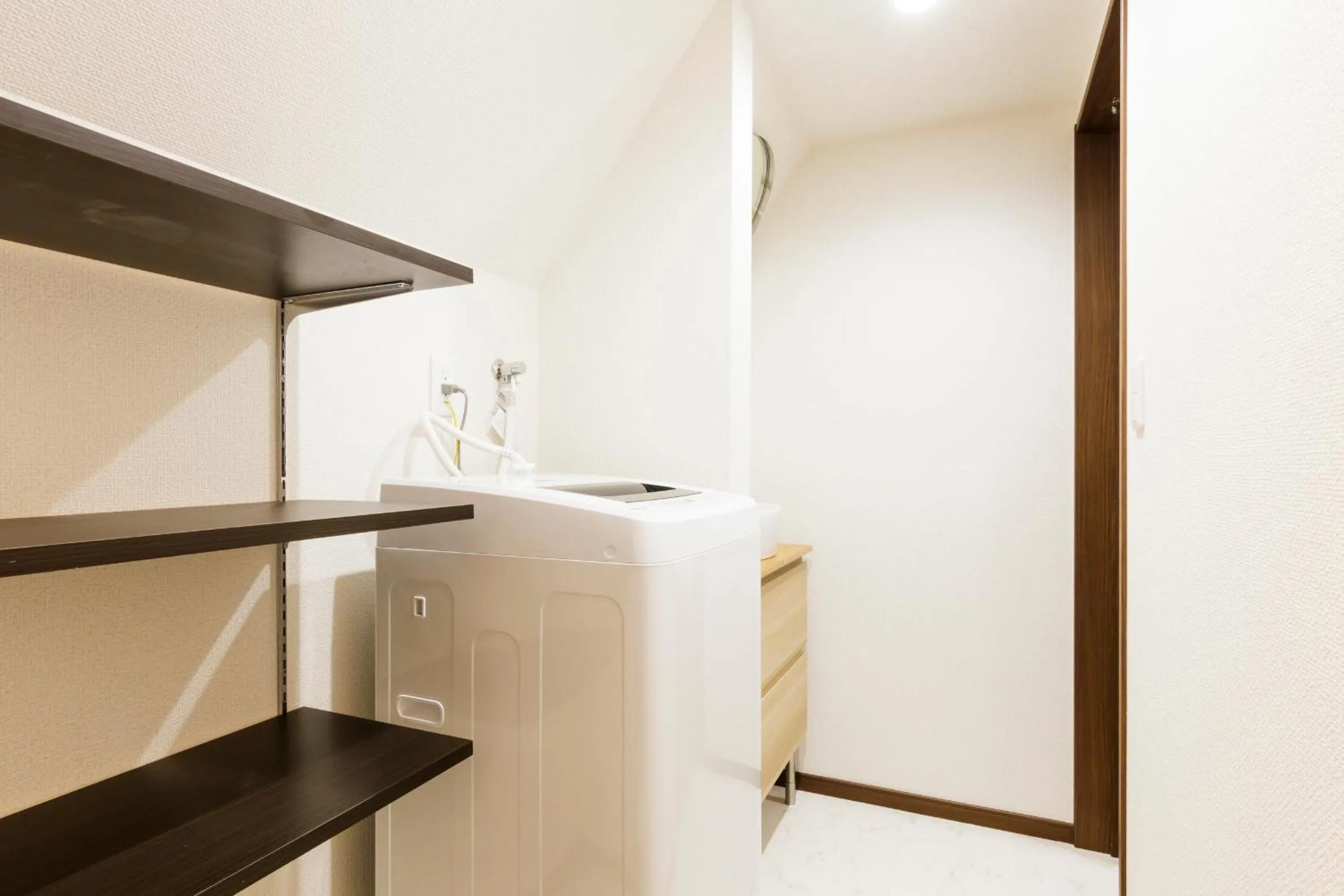 Crescent Moon Nakanoshimbashi