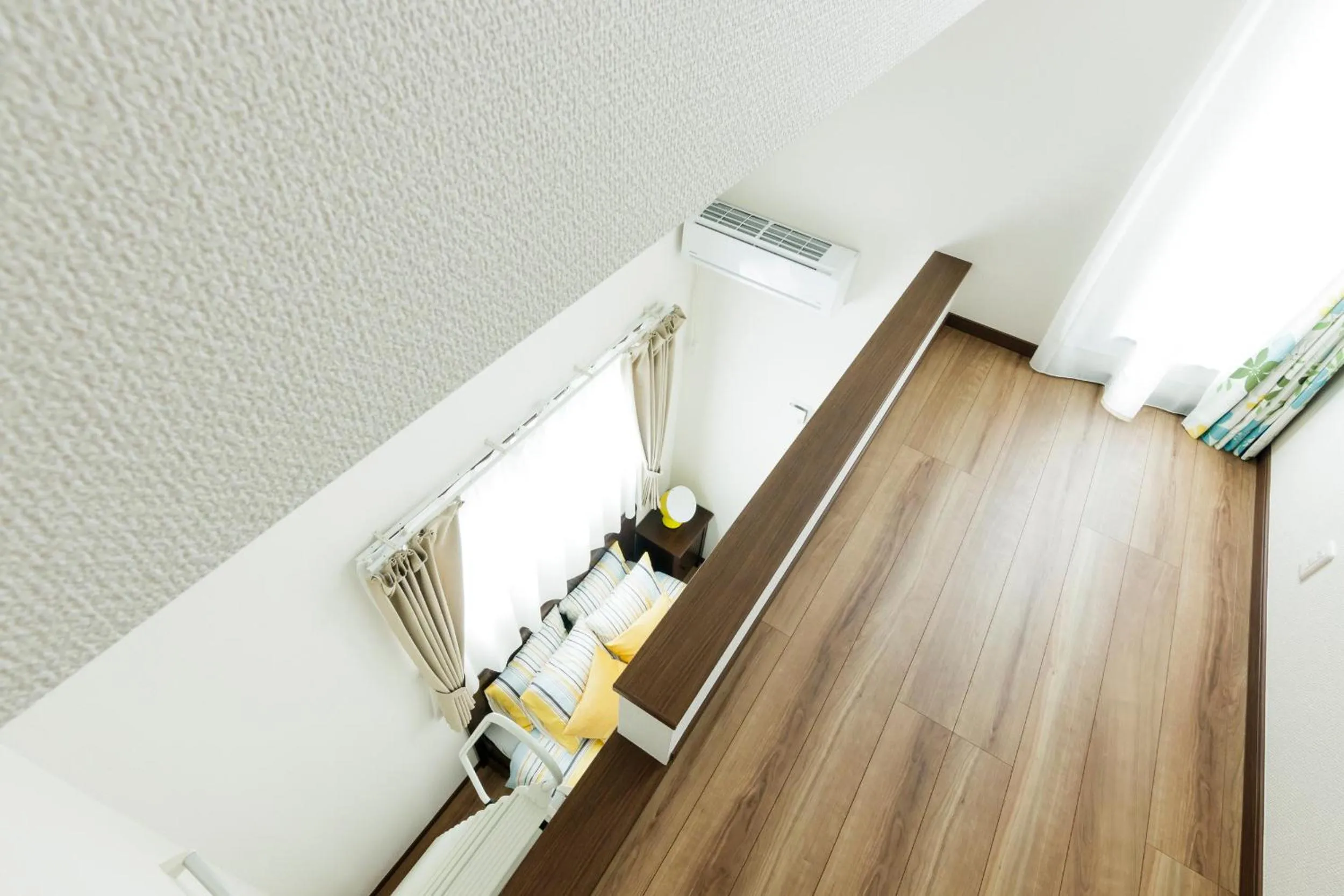 Crescent Moon Nakanoshimbashi