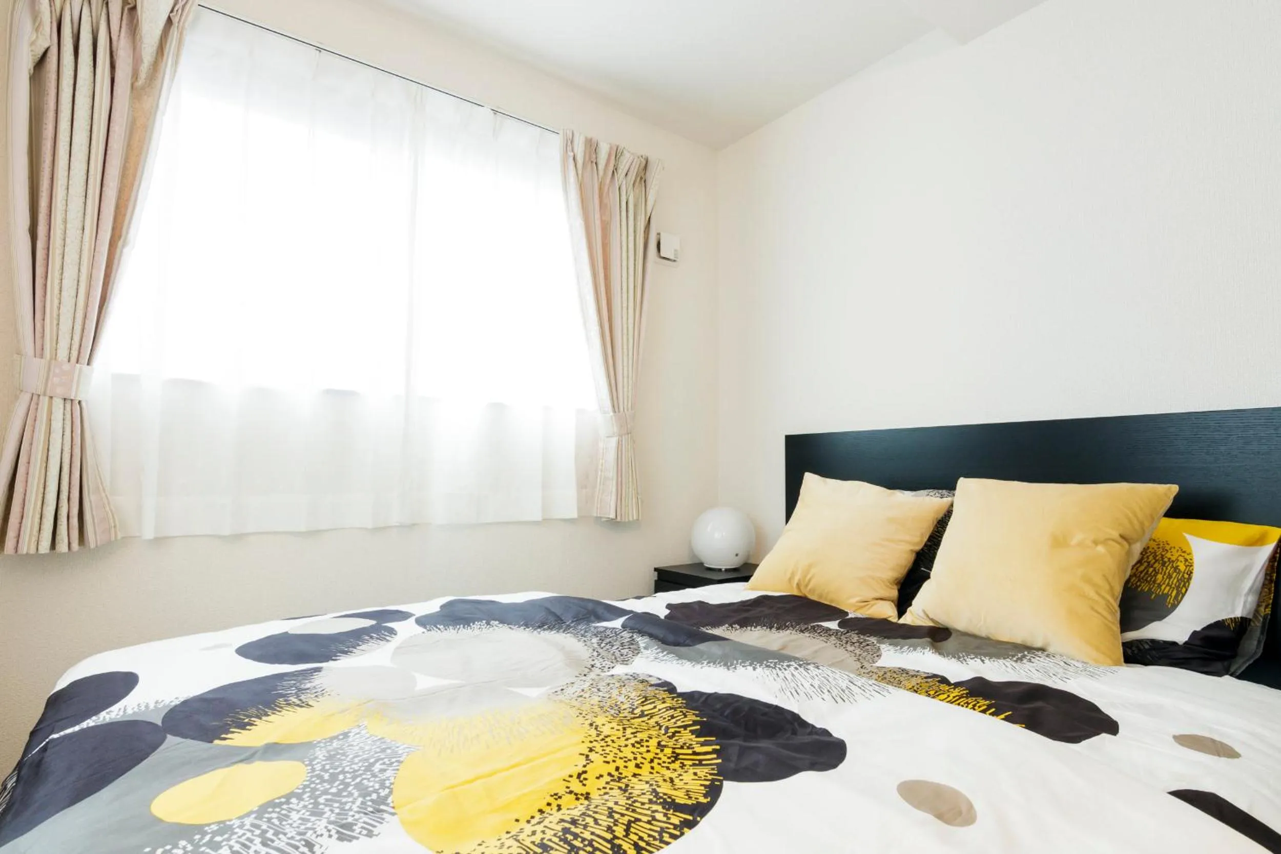 Bed in Crescent Moon Nakanoshimbashi