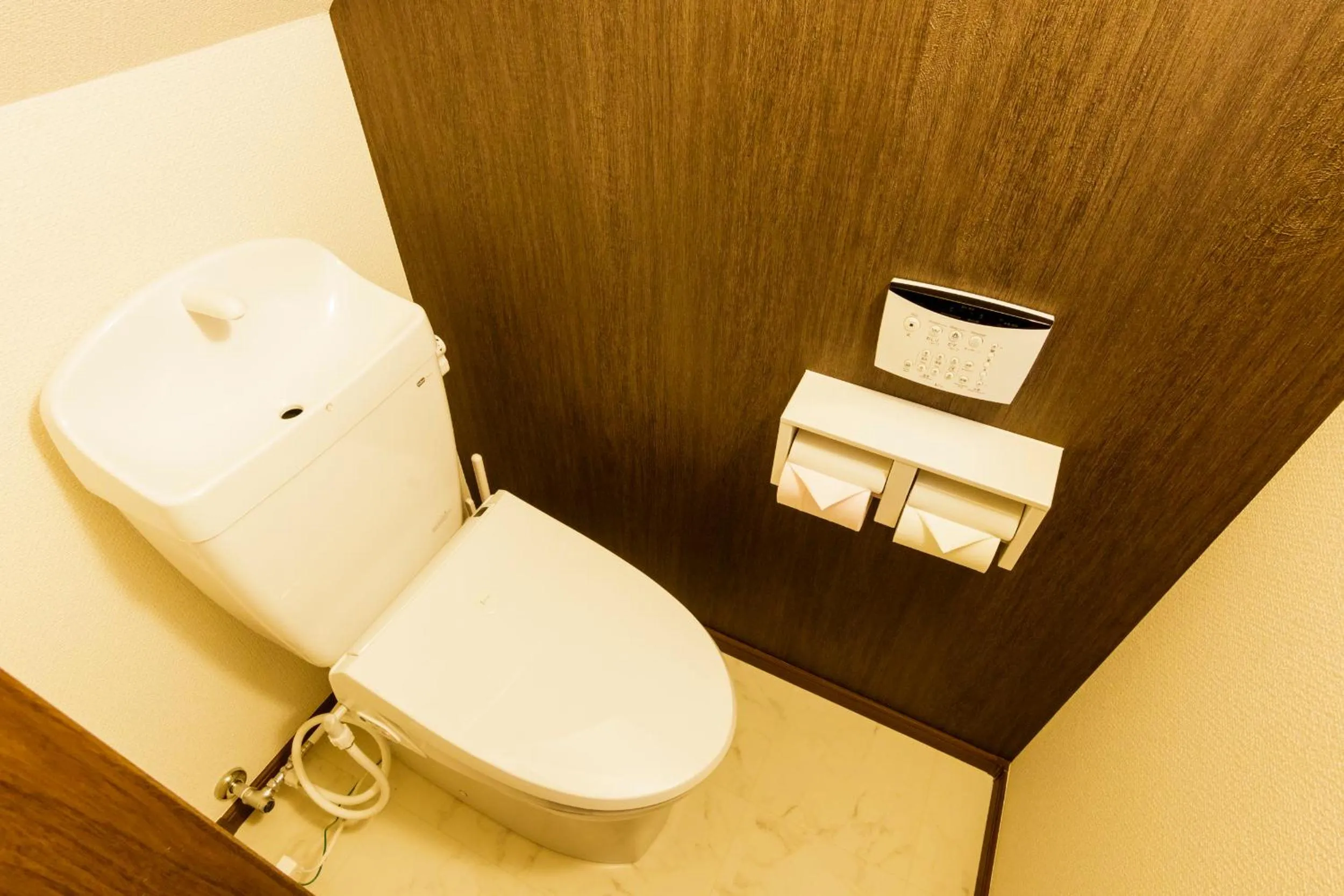 Crescent Moon Nakanoshimbashi