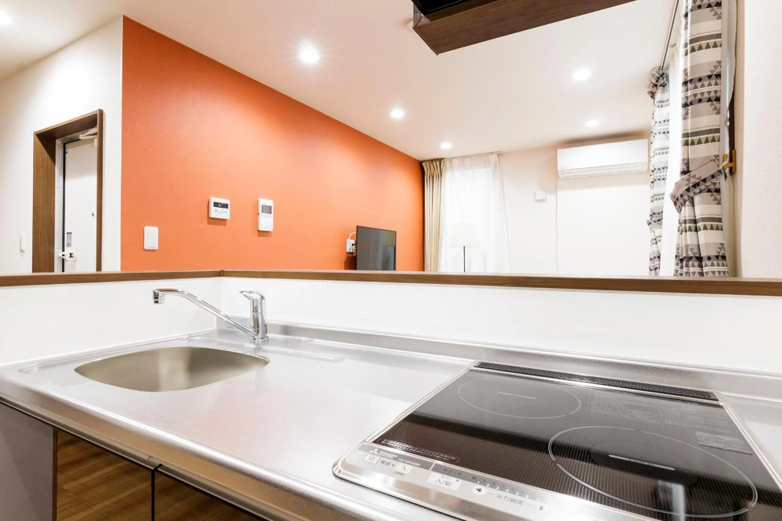 Crescent Moon Nakanoshimbashi