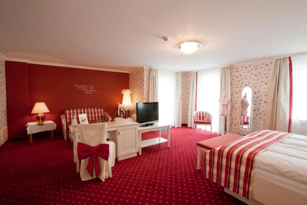 Communal lounge/ TV room, Bed in Alter Landkrug