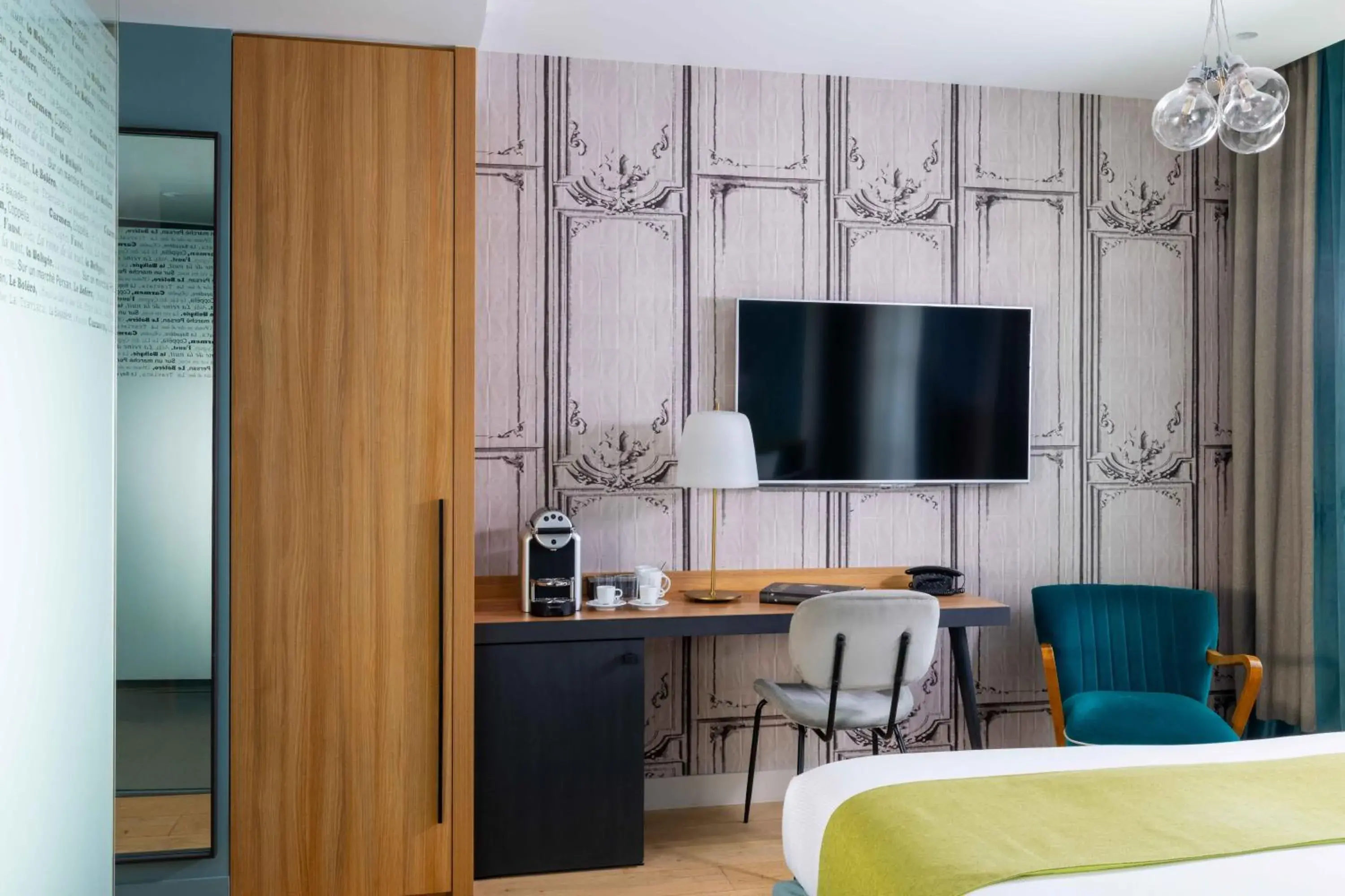 Bedroom in Lyric Hotel Paris Opera Bedroom in Lyric Hotel Paris Opera