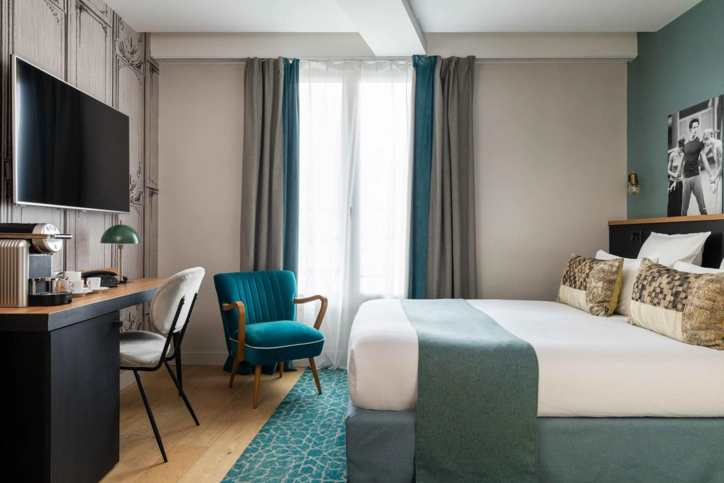 Bedroom, Bed in Lyric Hotel Paris Opera