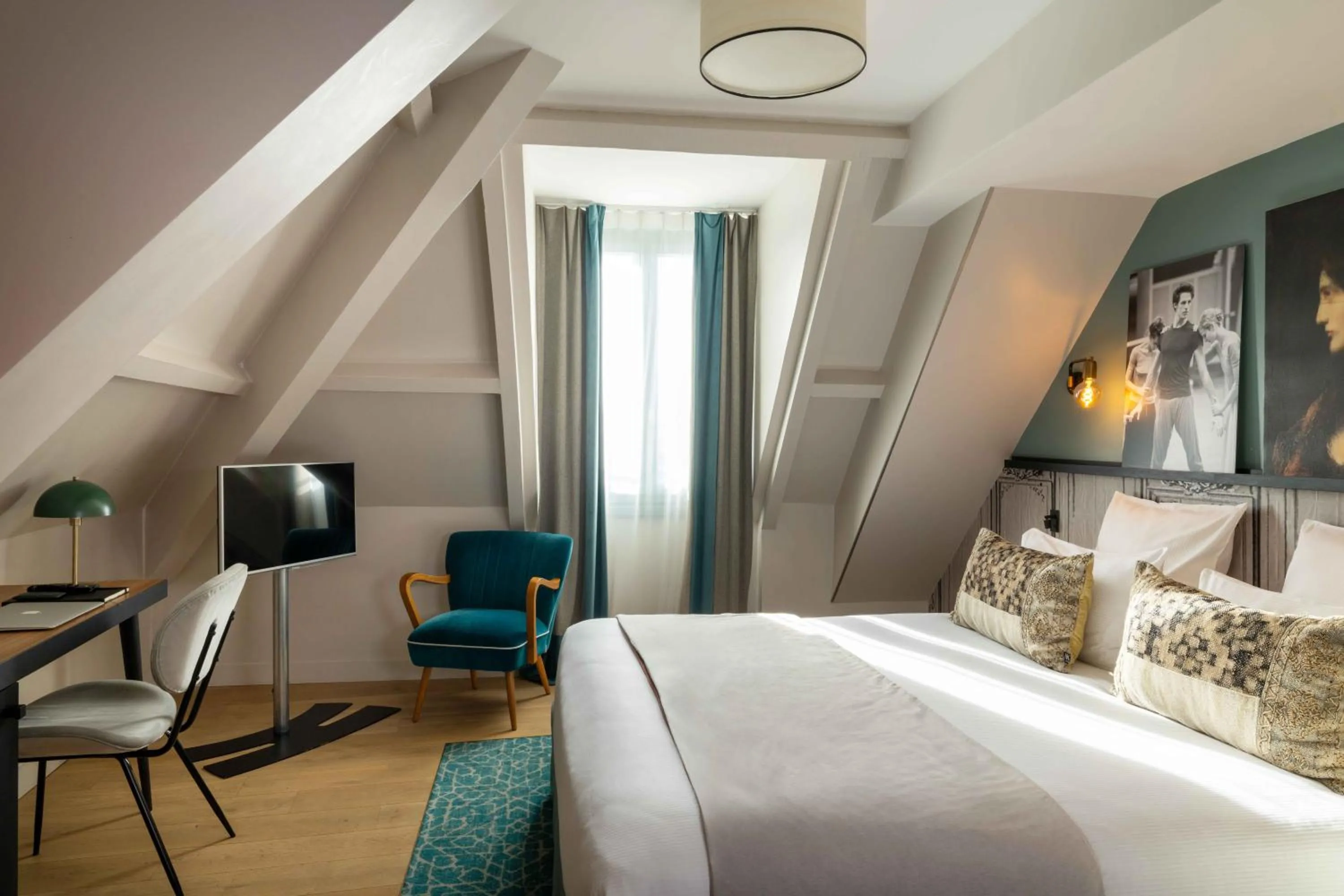 Bedroom, Bed in Lyric Hotel Paris Opera