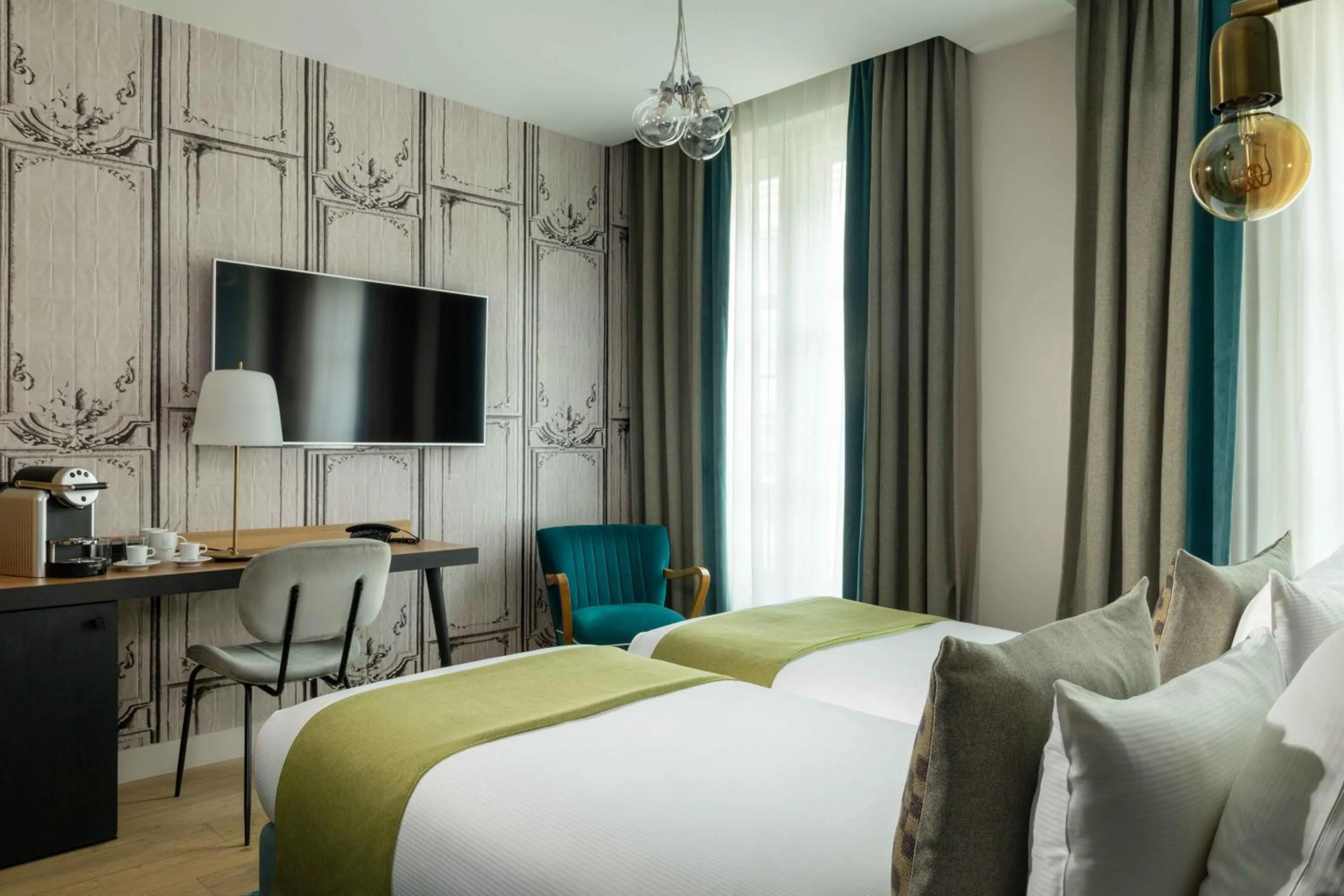 Bedroom, Bed in Lyric Hotel Paris Opera