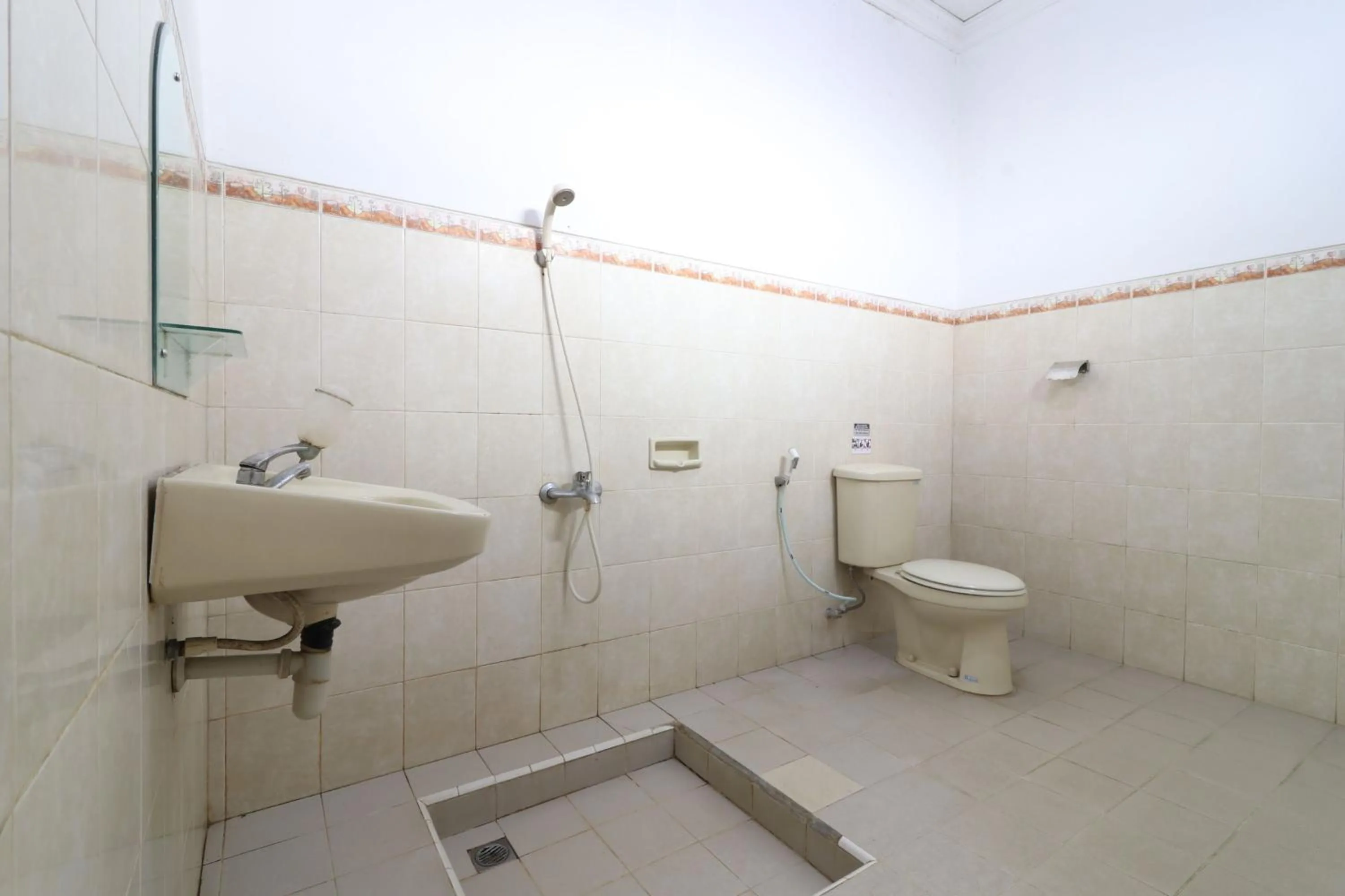 Toilet in Kampung Pa'go Resort Hotel