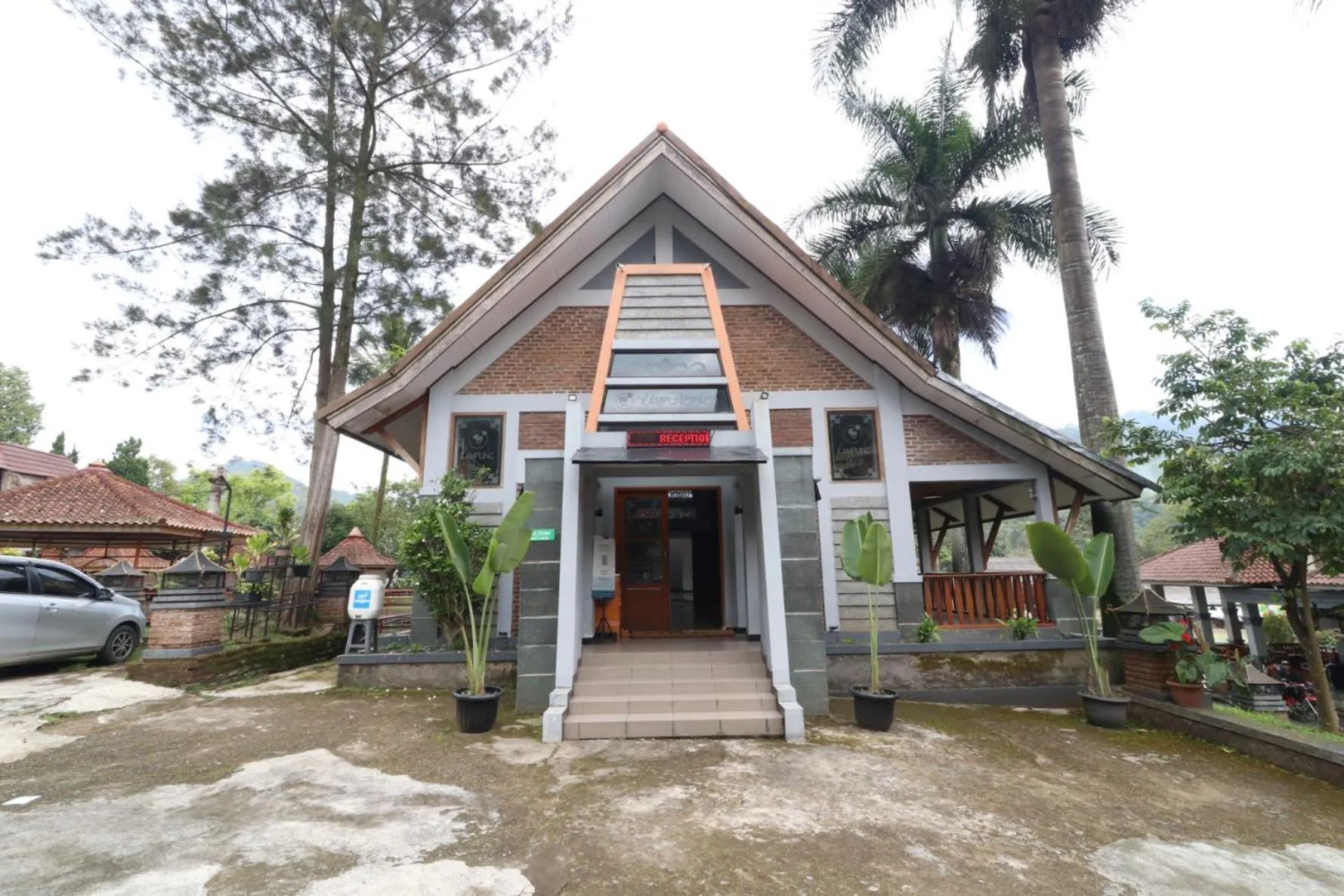 Property building in Kampung Pa'go Resort Hotel