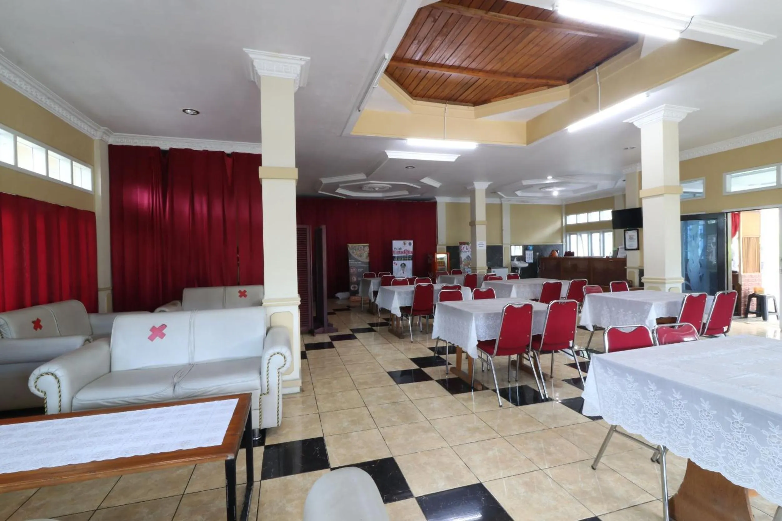 Restaurant/places to eat in Kampung Pa'go Resort Hotel