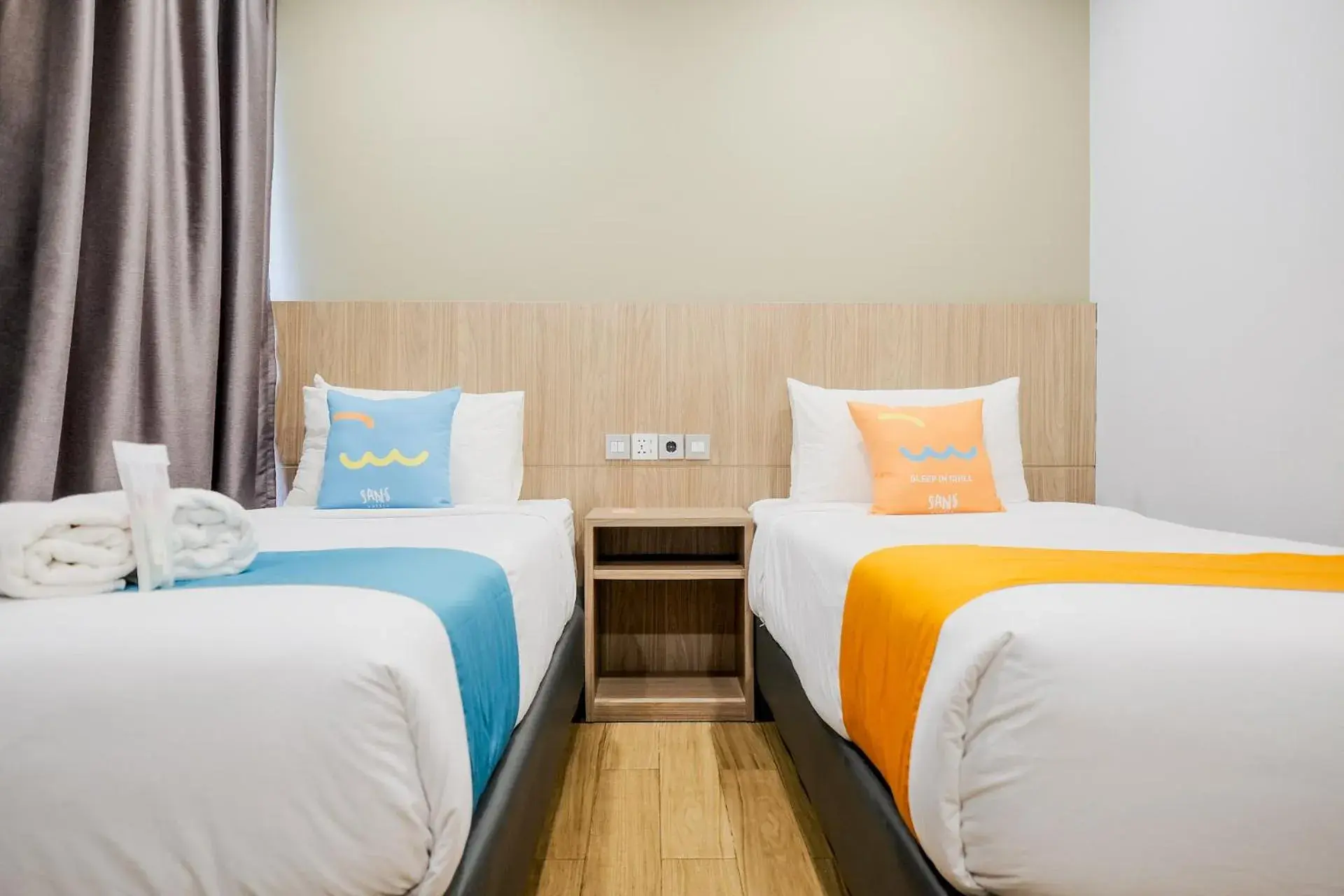 Photo of the whole room, Bed in Sans Hotel Puri Indah Jakarta Photo of the whole room, Bed in Sans Hotel Puri Indah Jakarta