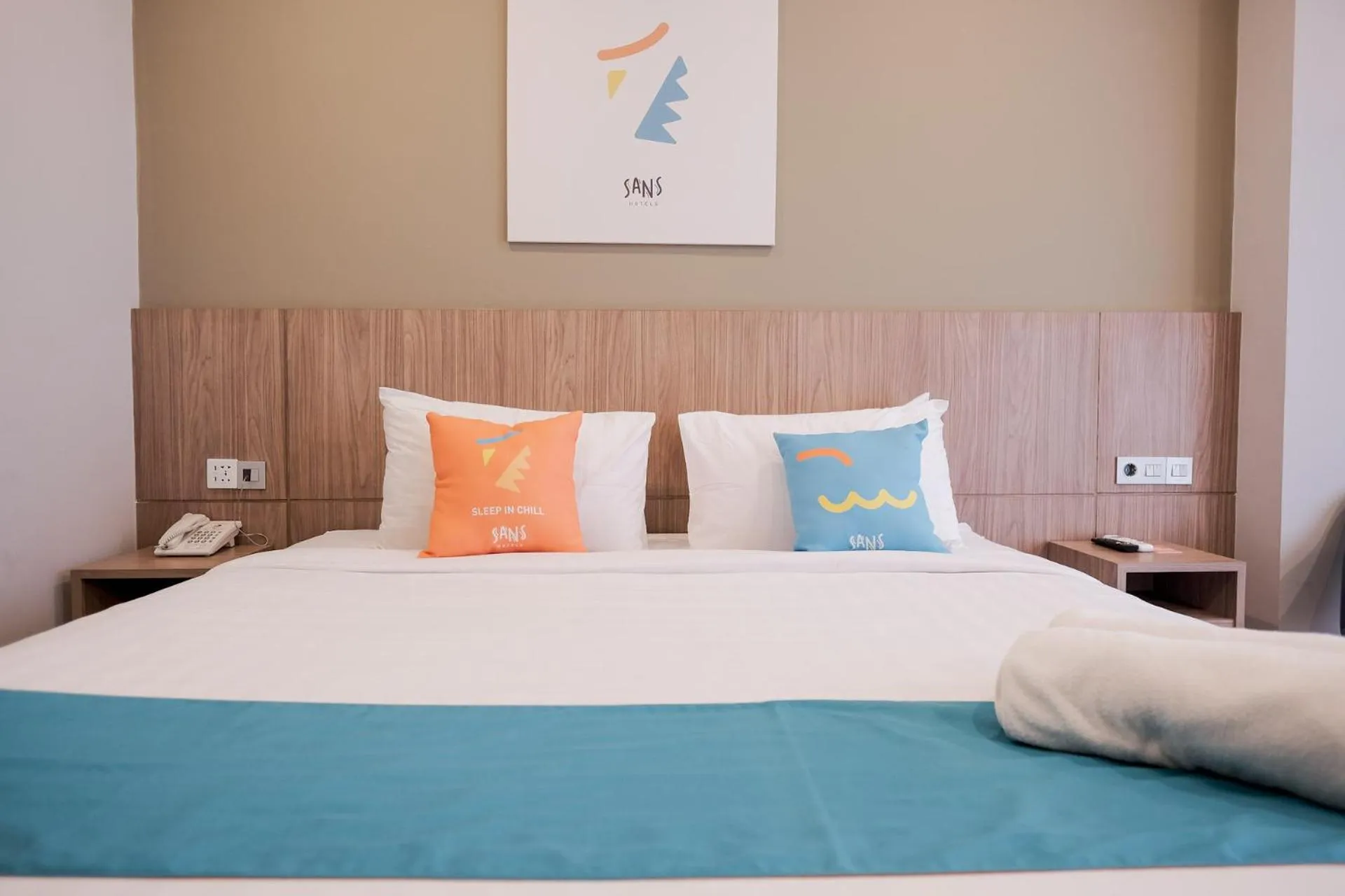 Bed in Sans Hotel Puri Indah Jakarta