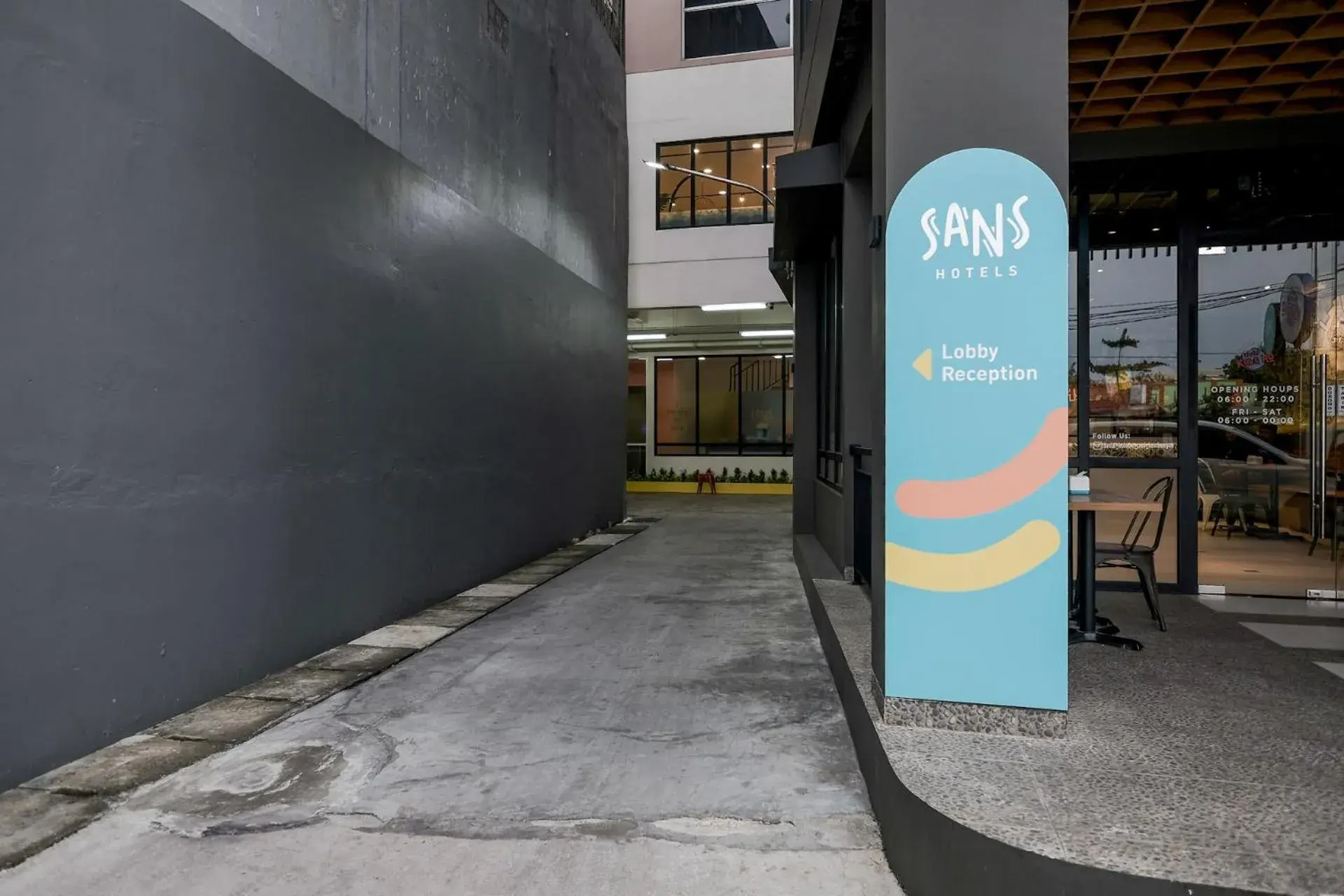 Facade/entrance in Sans Hotel Puri Indah Jakarta Facade/entrance in Sans Hotel Puri Indah Jakarta