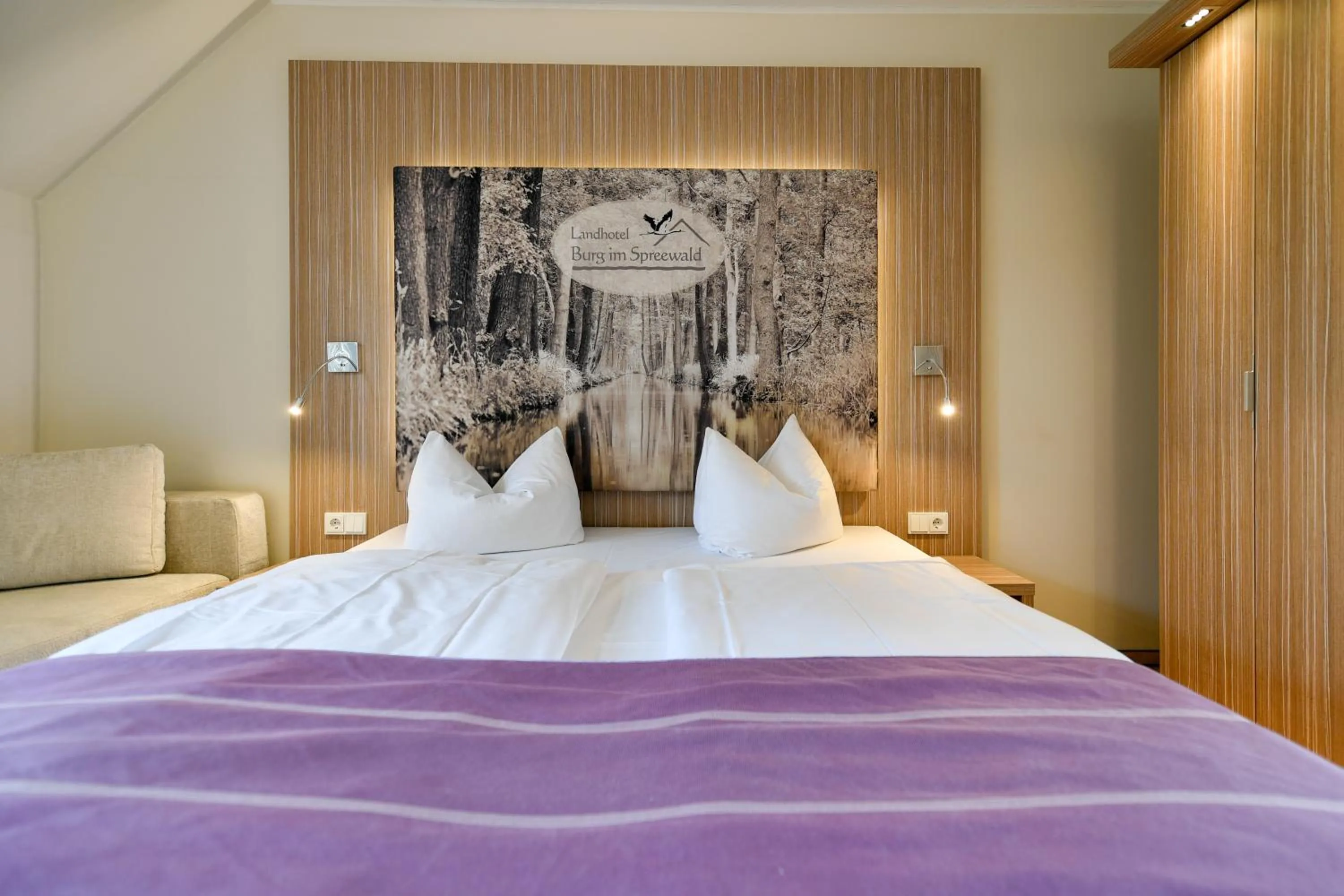 Photo of the whole room, Bed in Landhotel Burg im Spreewald - Resort & Spa