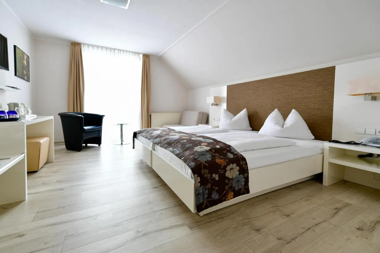 Photo of the whole room, Bed in Landhotel Burg im Spreewald - Resort & Spa