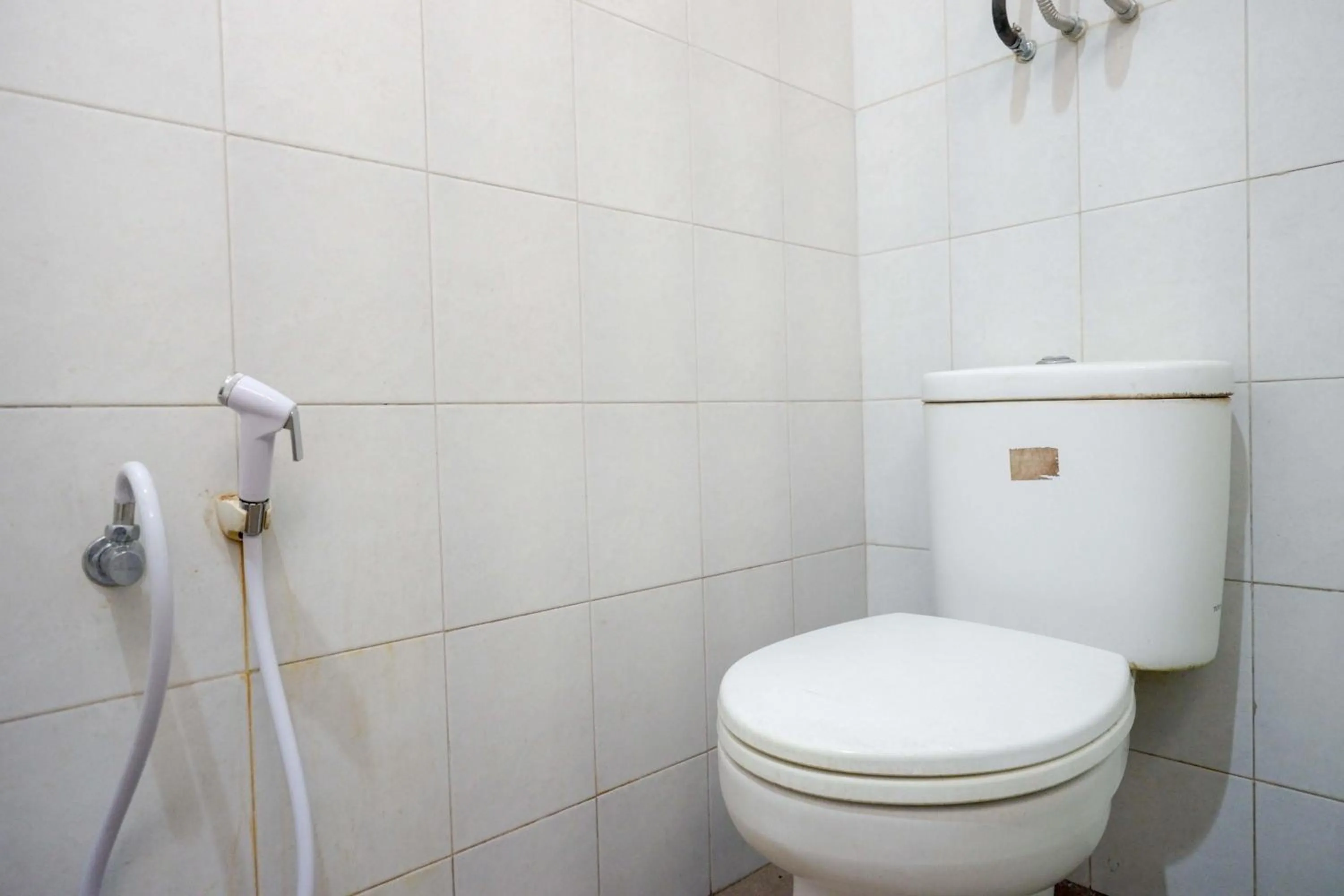 Bathroom in RedDoorz near Lokawisata Baturaden 2