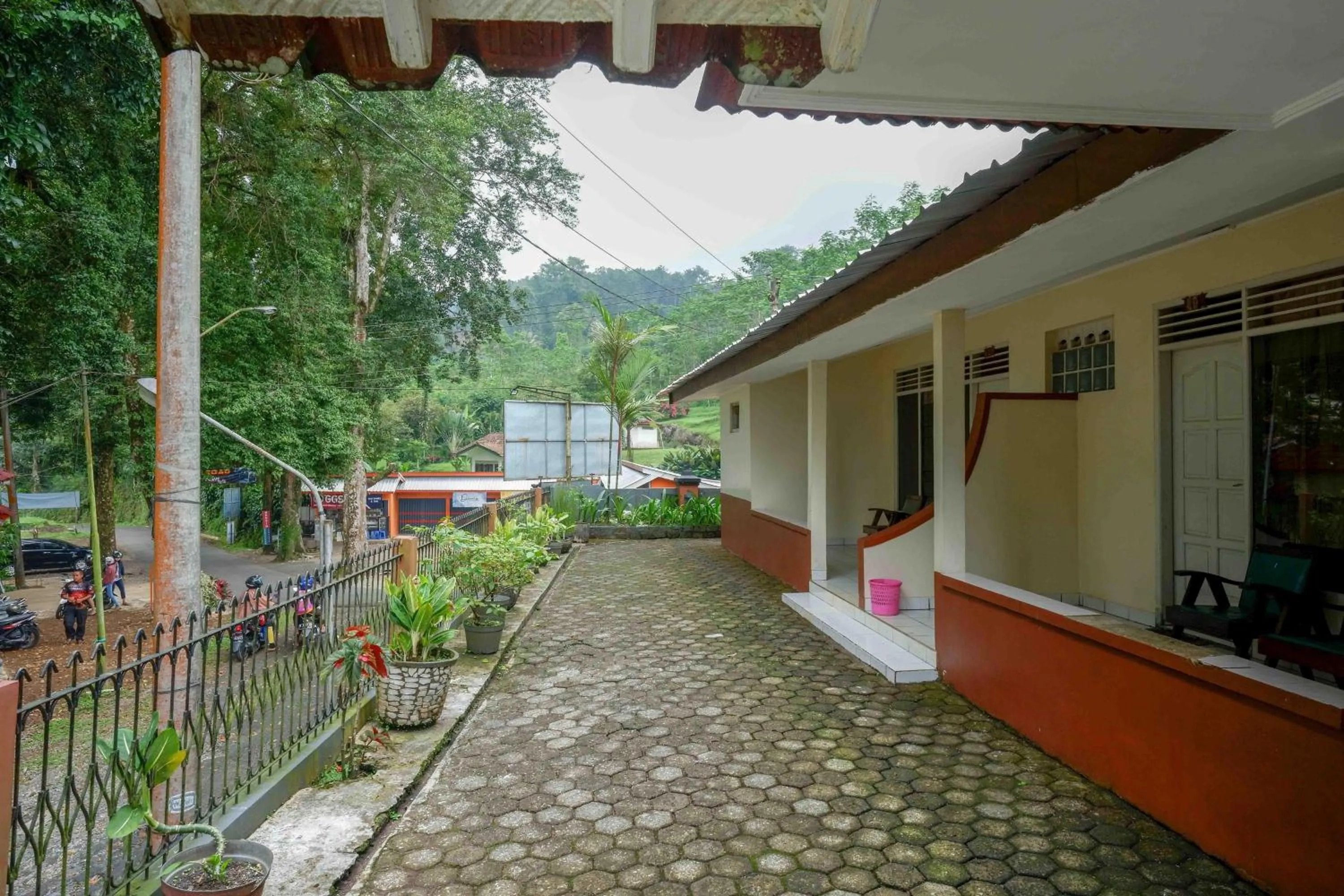 Property building in RedDoorz near Lokawisata Baturaden 2
