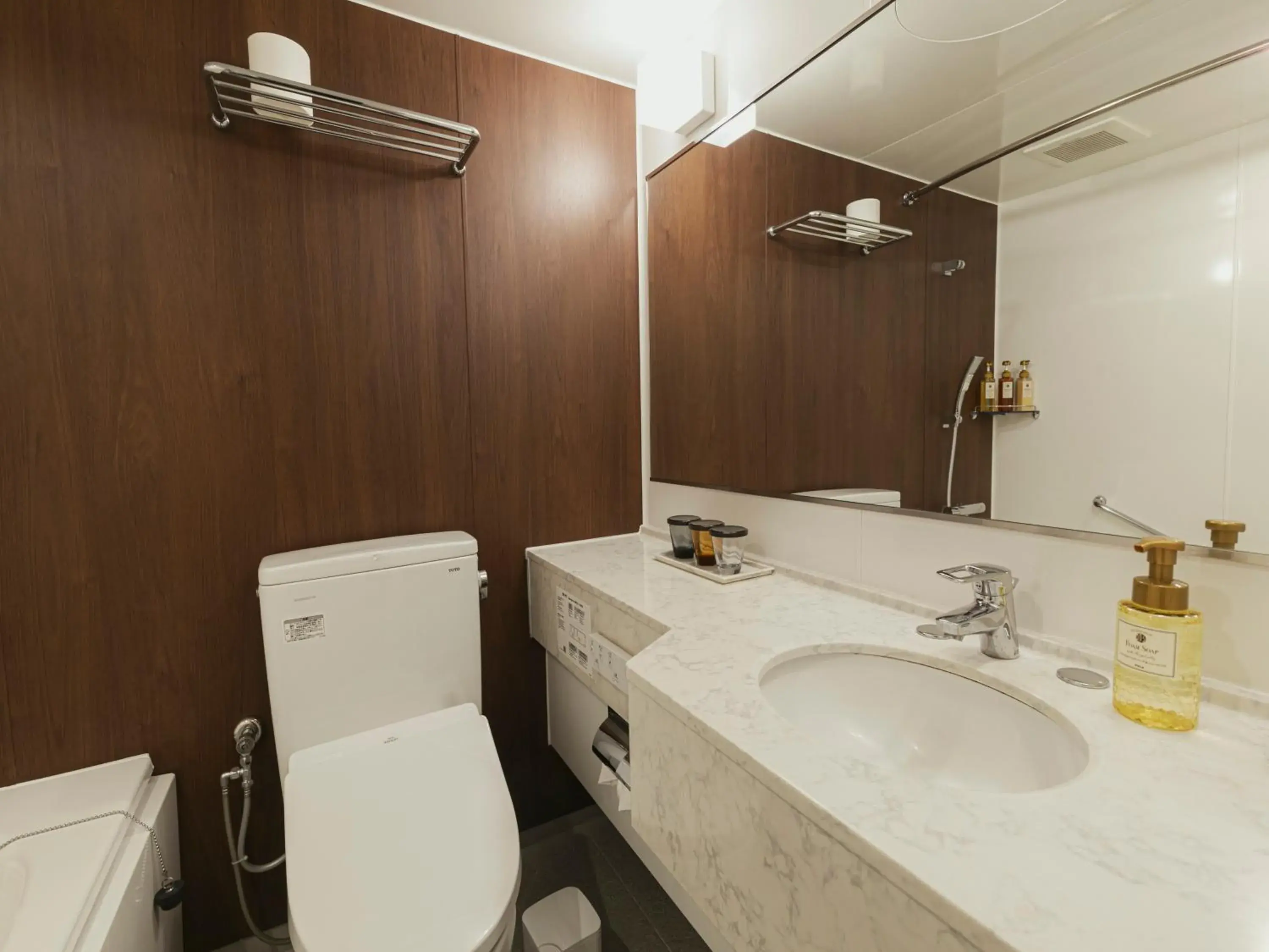 Classic Triple Room in Hotel Arthur KITAHAMA BASE Classic Triple Room in Hotel Arthur KITAHAMA BASE