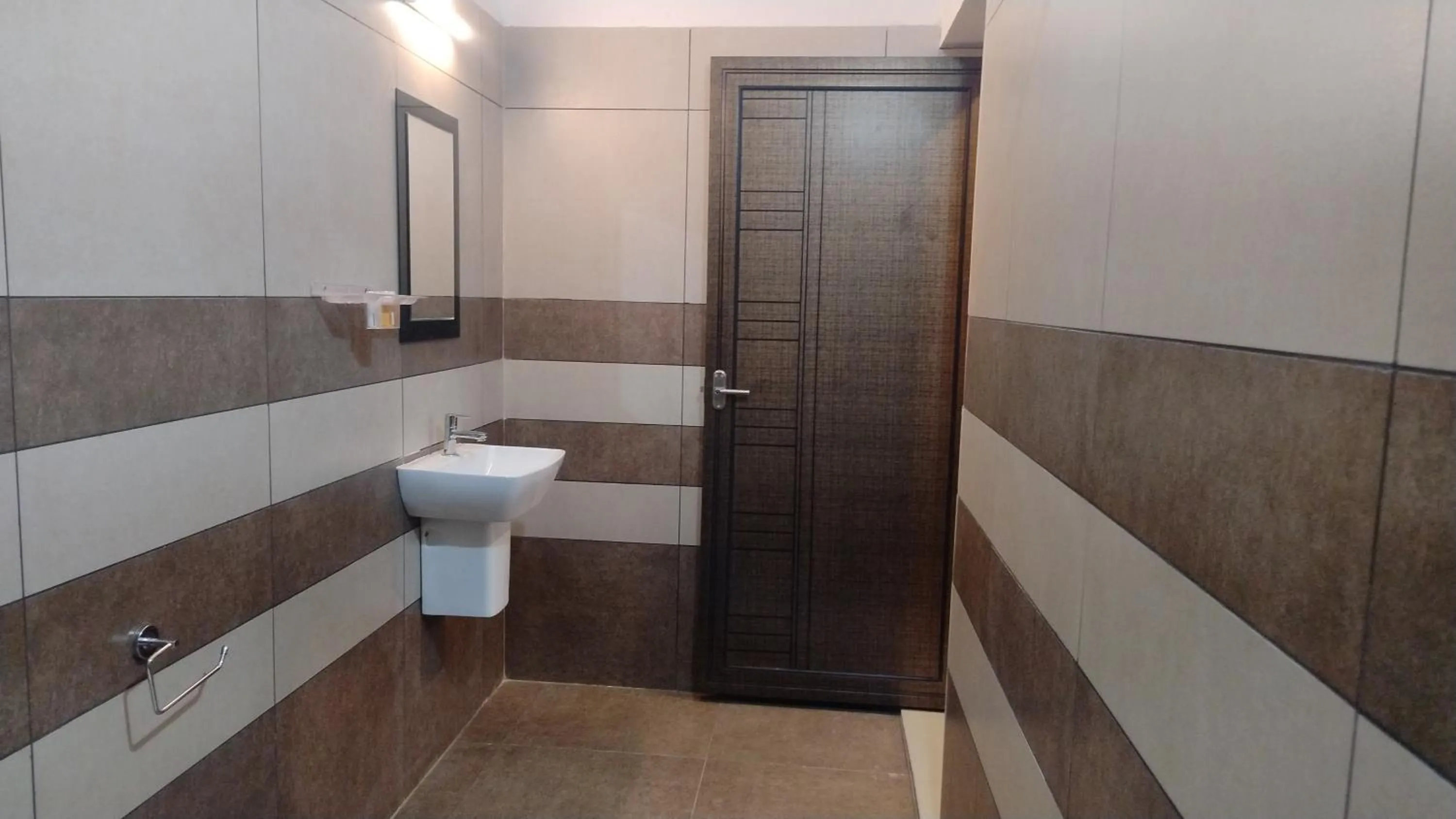 Shower in Gateway Airport Hotel