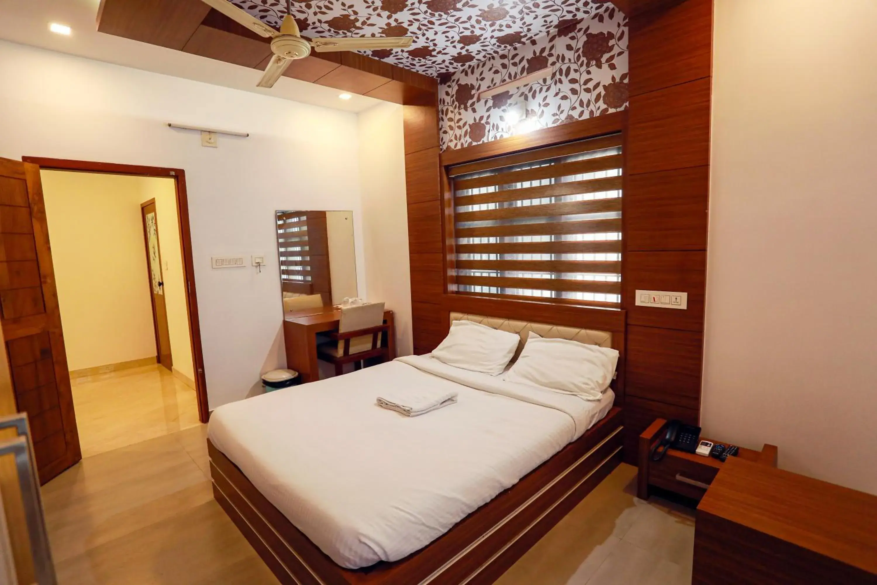 Bedroom, Bed in Gateway Airport Hotel Bedroom, Bed in Gateway Airport Hotel