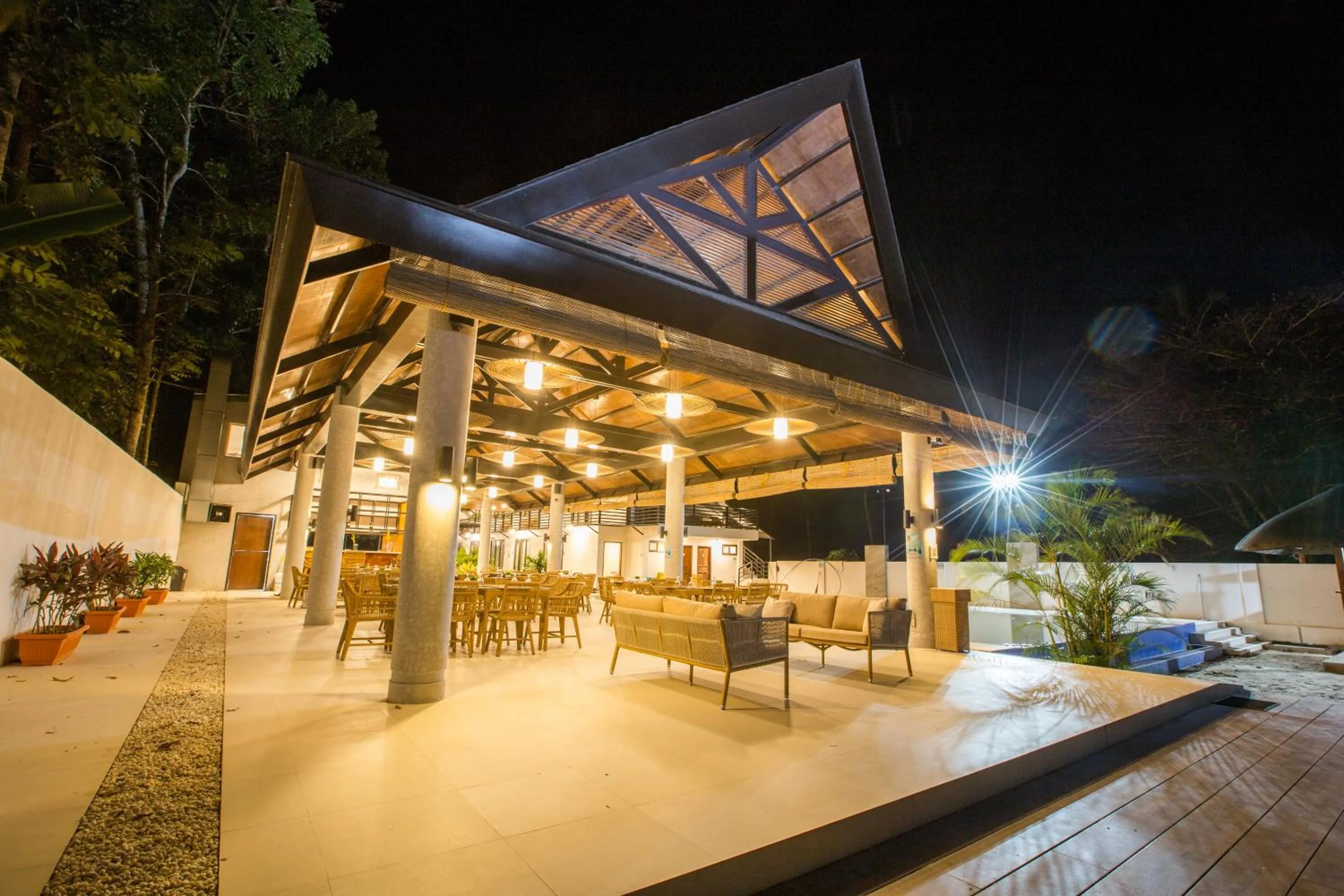 Holiday Suites Port Barton