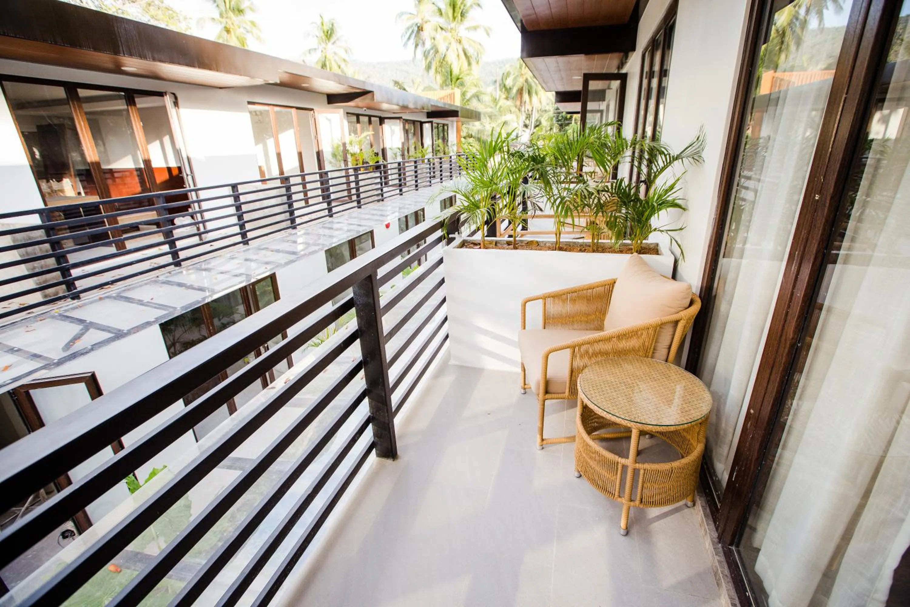 Holiday Suites Port Barton