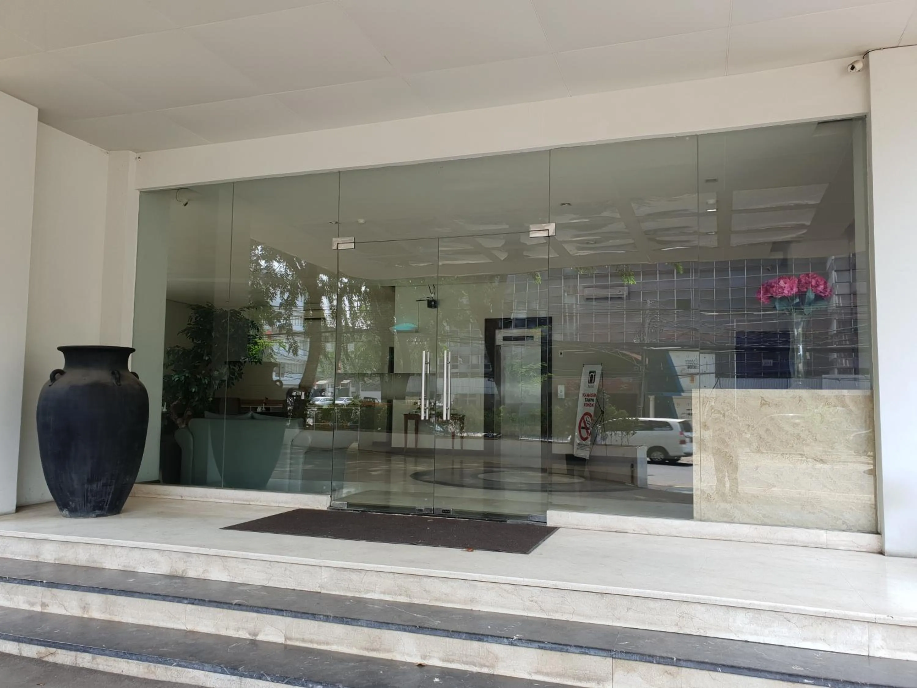 Property building in N3 Zainul Arifin Hotel
