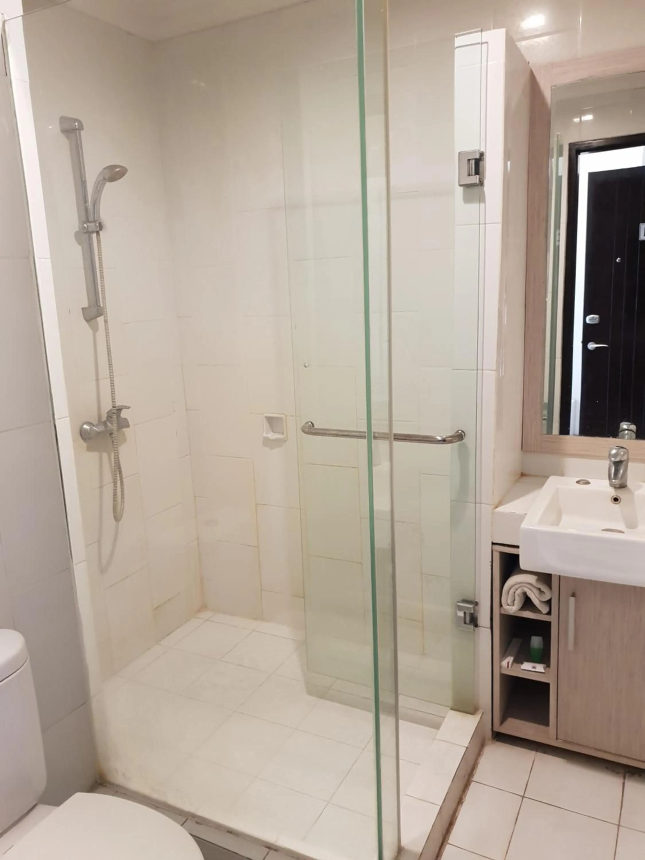 Shower in N3 Zainul Arifin Hotel