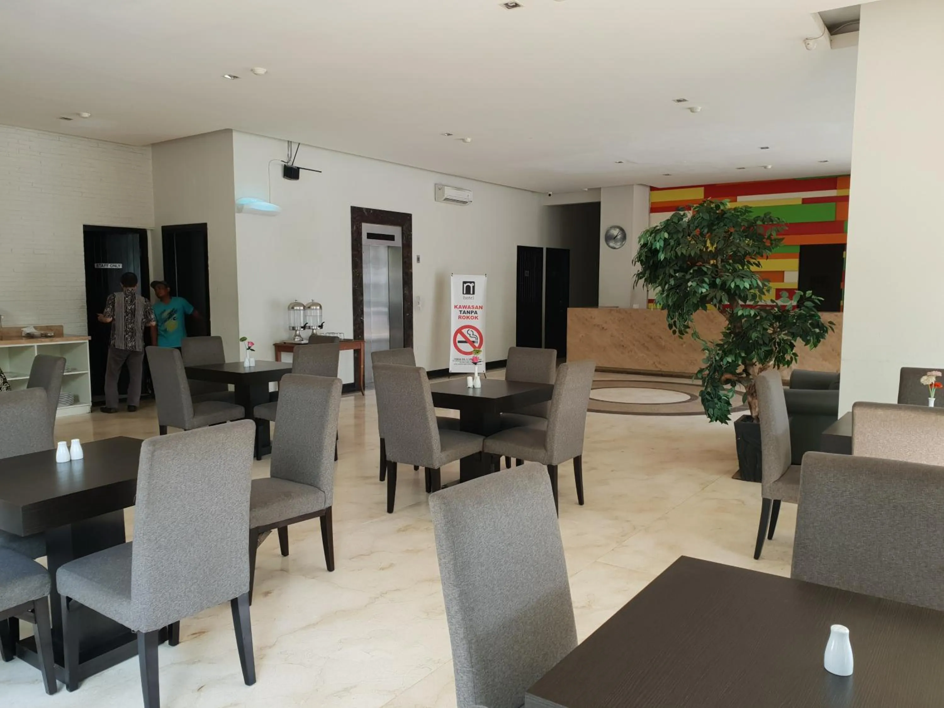 Restaurant/places to eat in N3 Zainul Arifin Hotel