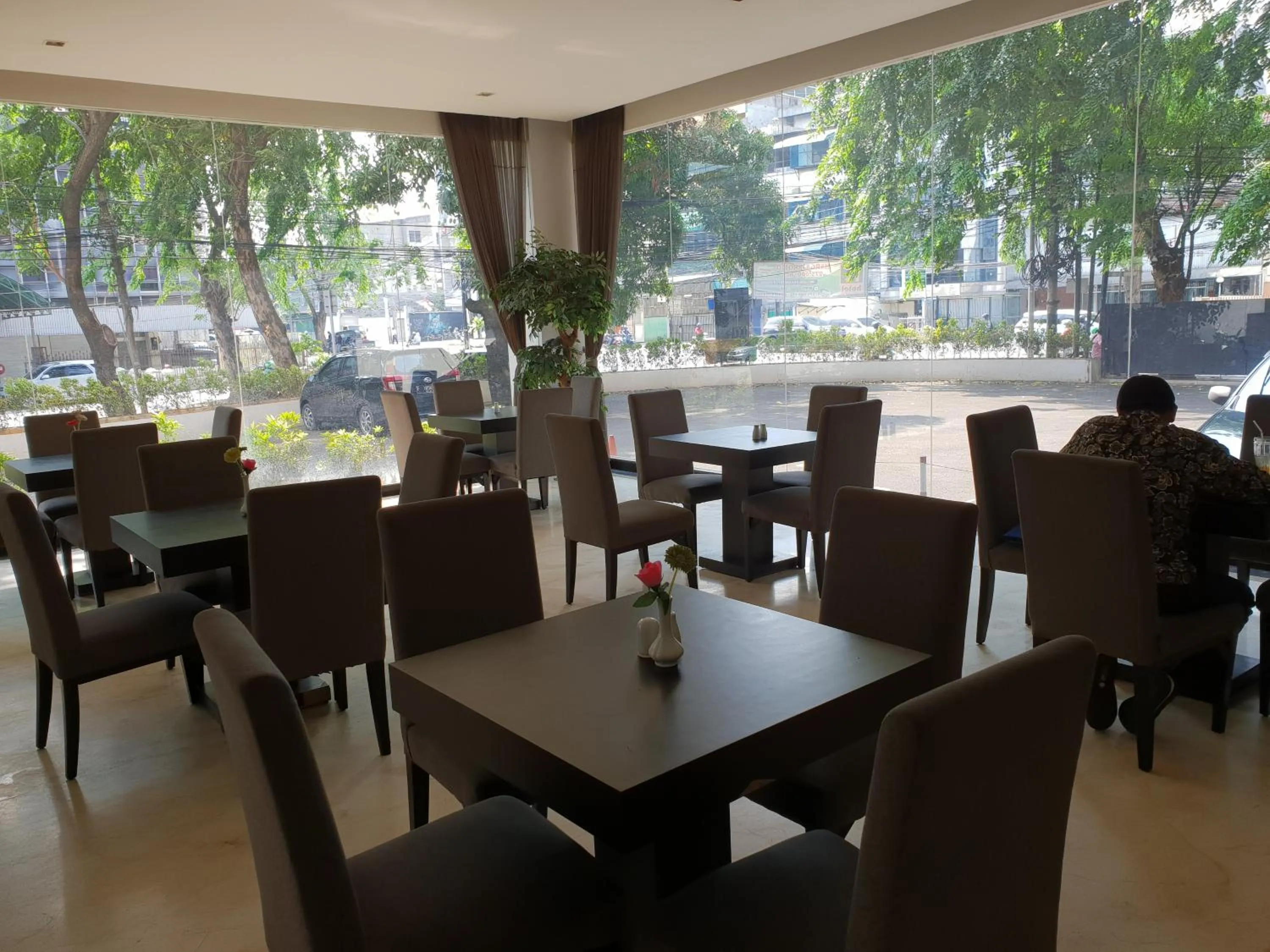 Restaurant/places to eat in N3 Zainul Arifin Hotel