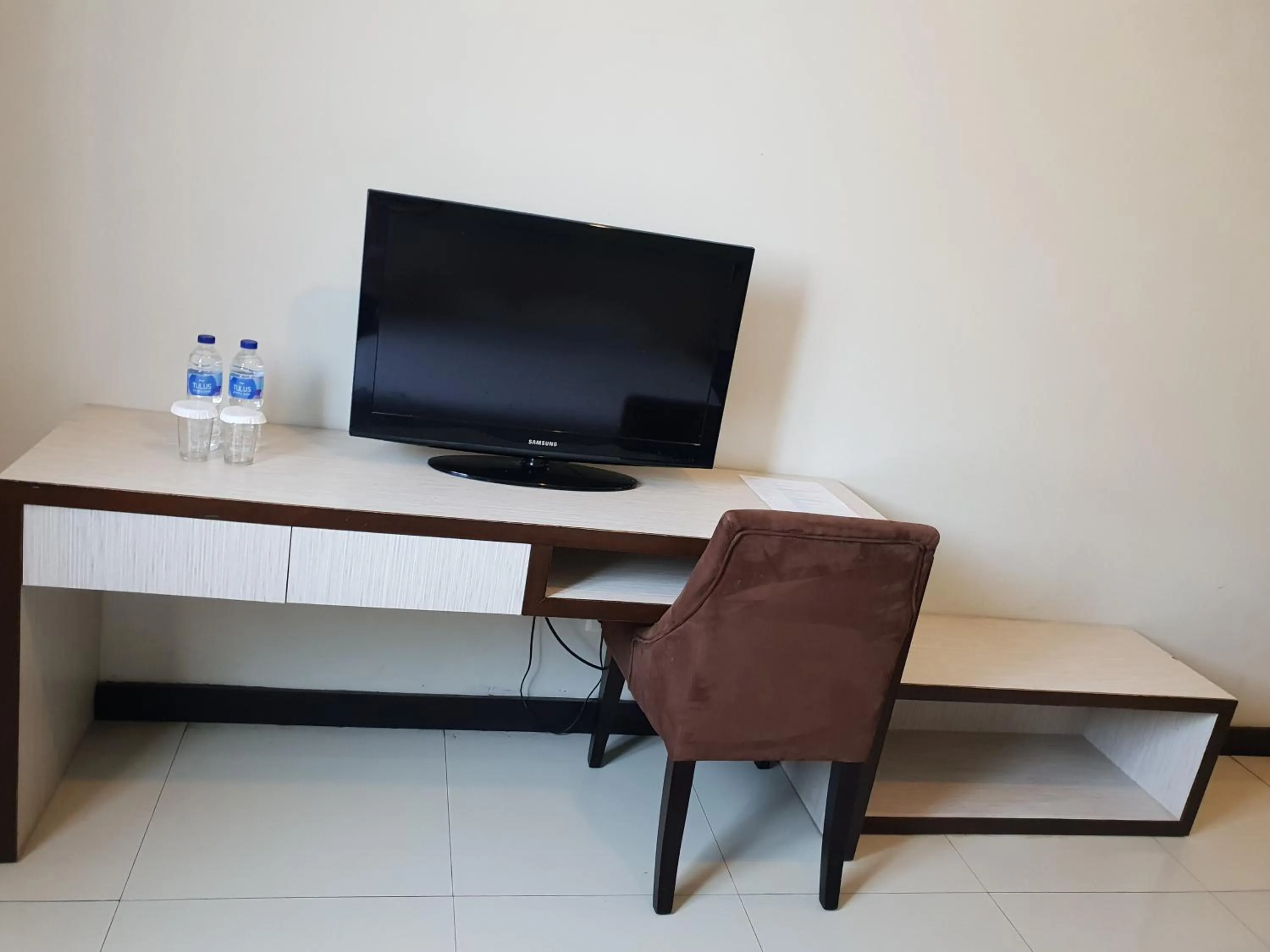 TV and multimedia in N3 Zainul Arifin Hotel