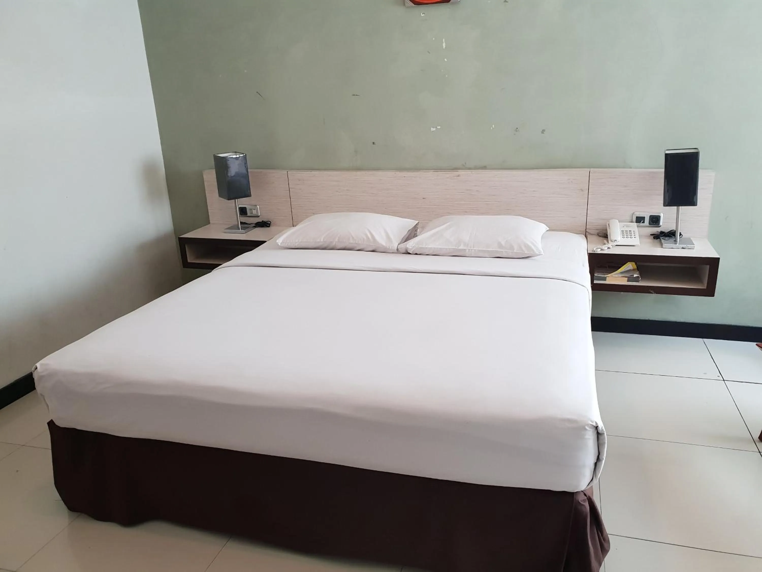 Bed in N3 Zainul Arifin Hotel