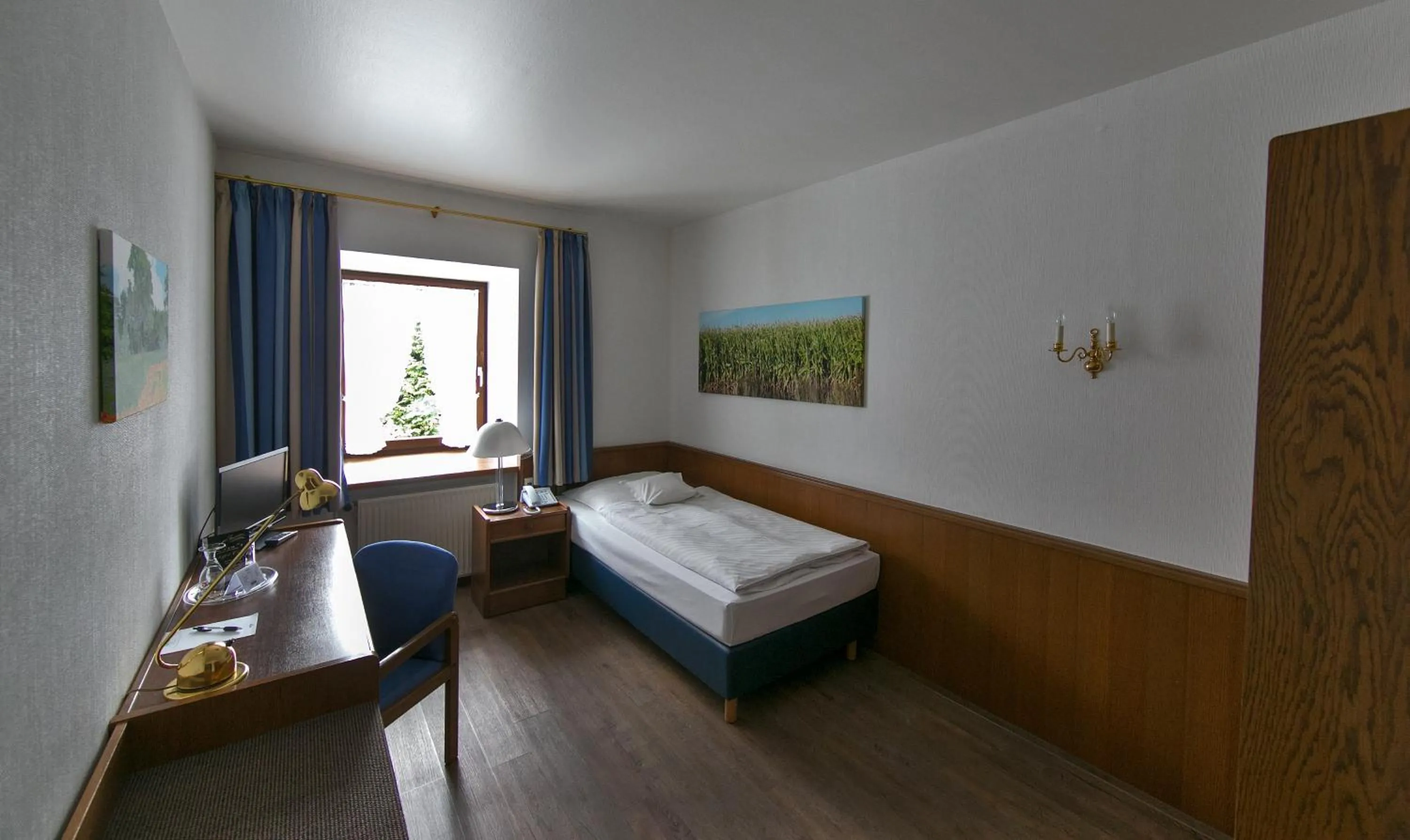 Photo of the whole room, Bed in Jägerhof