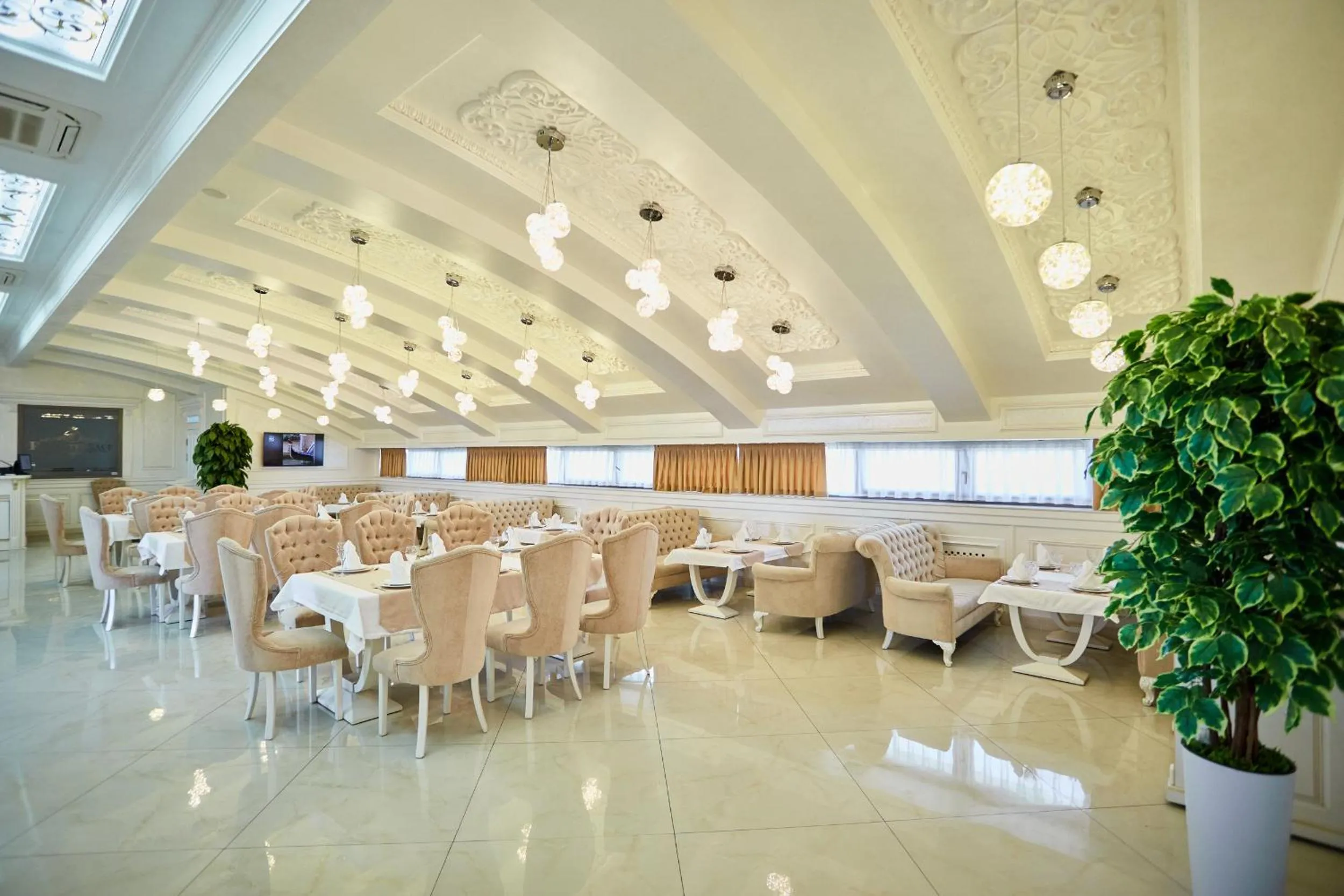 Restaurant/places to eat in Royal Hotel Samarkand