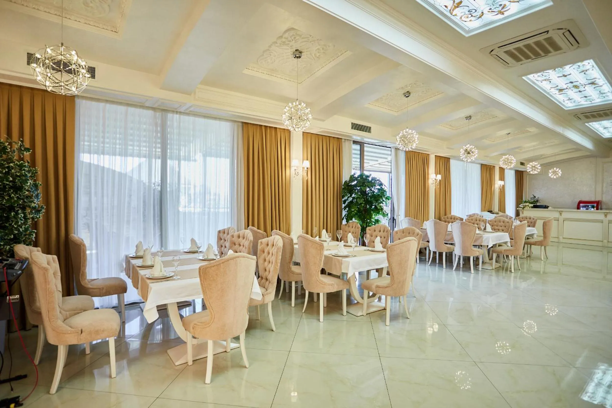 Restaurant/places to eat in Royal Hotel Samarkand