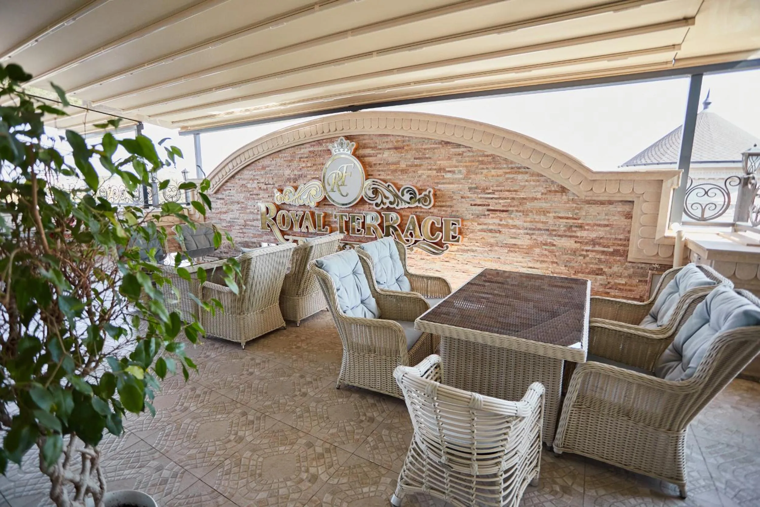 Restaurant/places to eat in Royal Hotel Samarkand