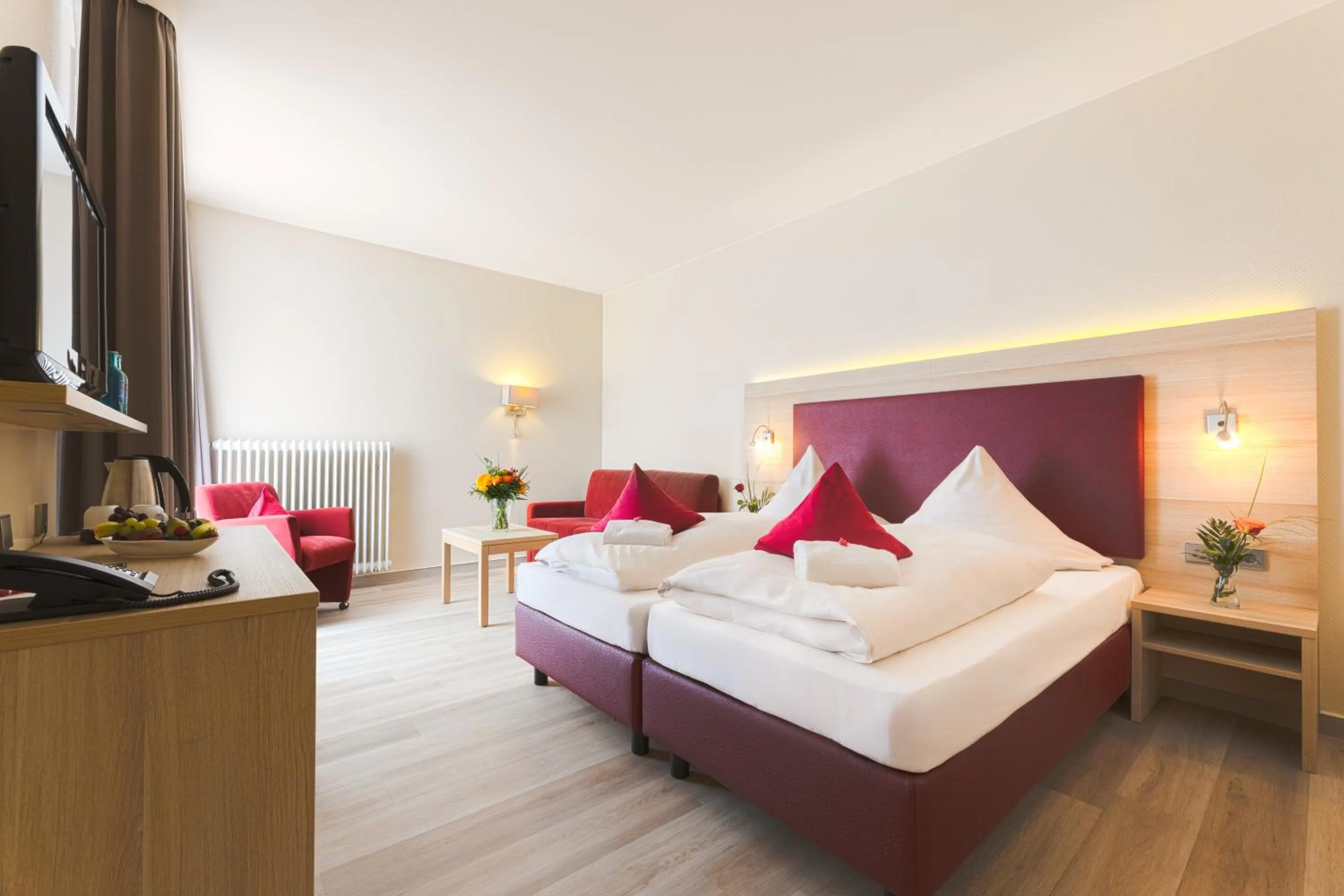 Photo of the whole room, Bed in Concorde Hotel am Leineschloss