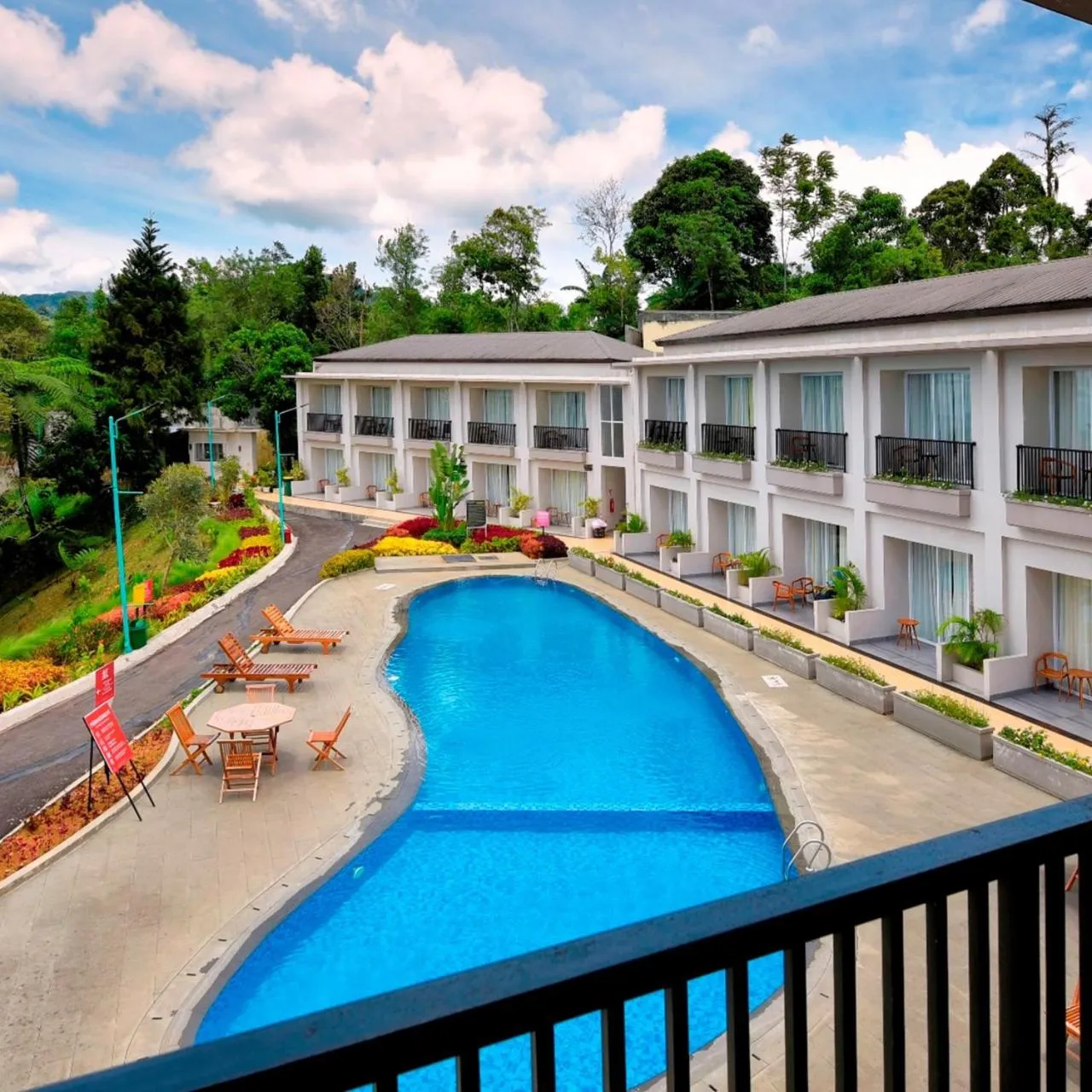 Swimming pool in The Balcone Suites & Resort