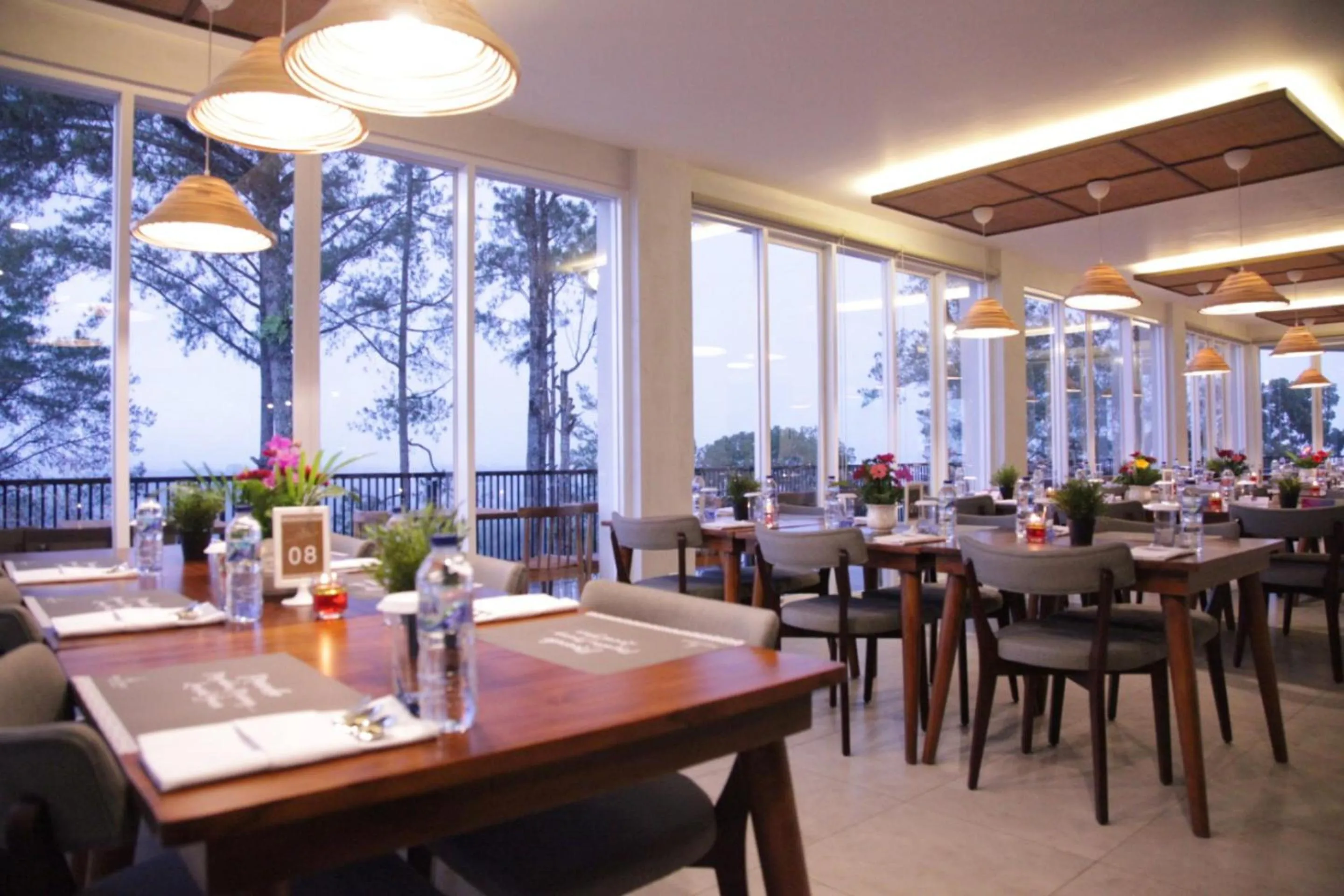 Restaurant/places to eat in The Balcone Suites & Resort