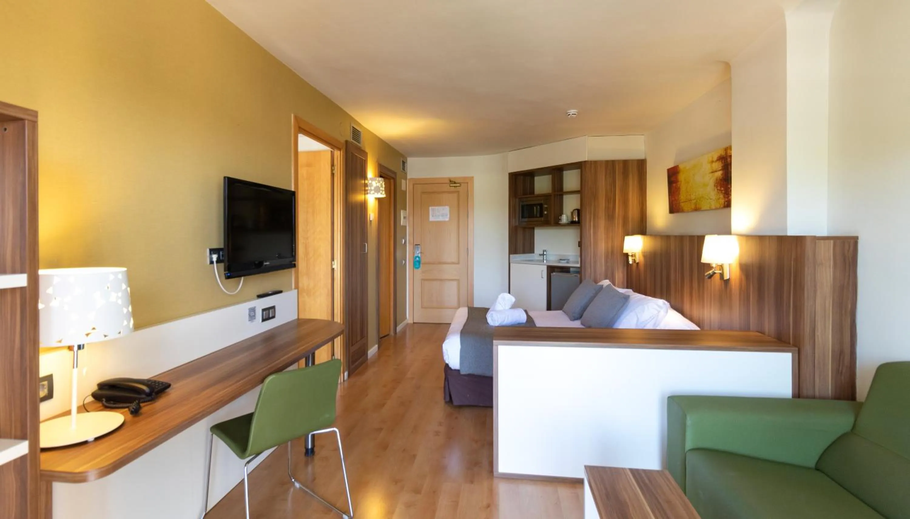 Photo of the whole room, Bed in Golden Avenida Family Suites 4*