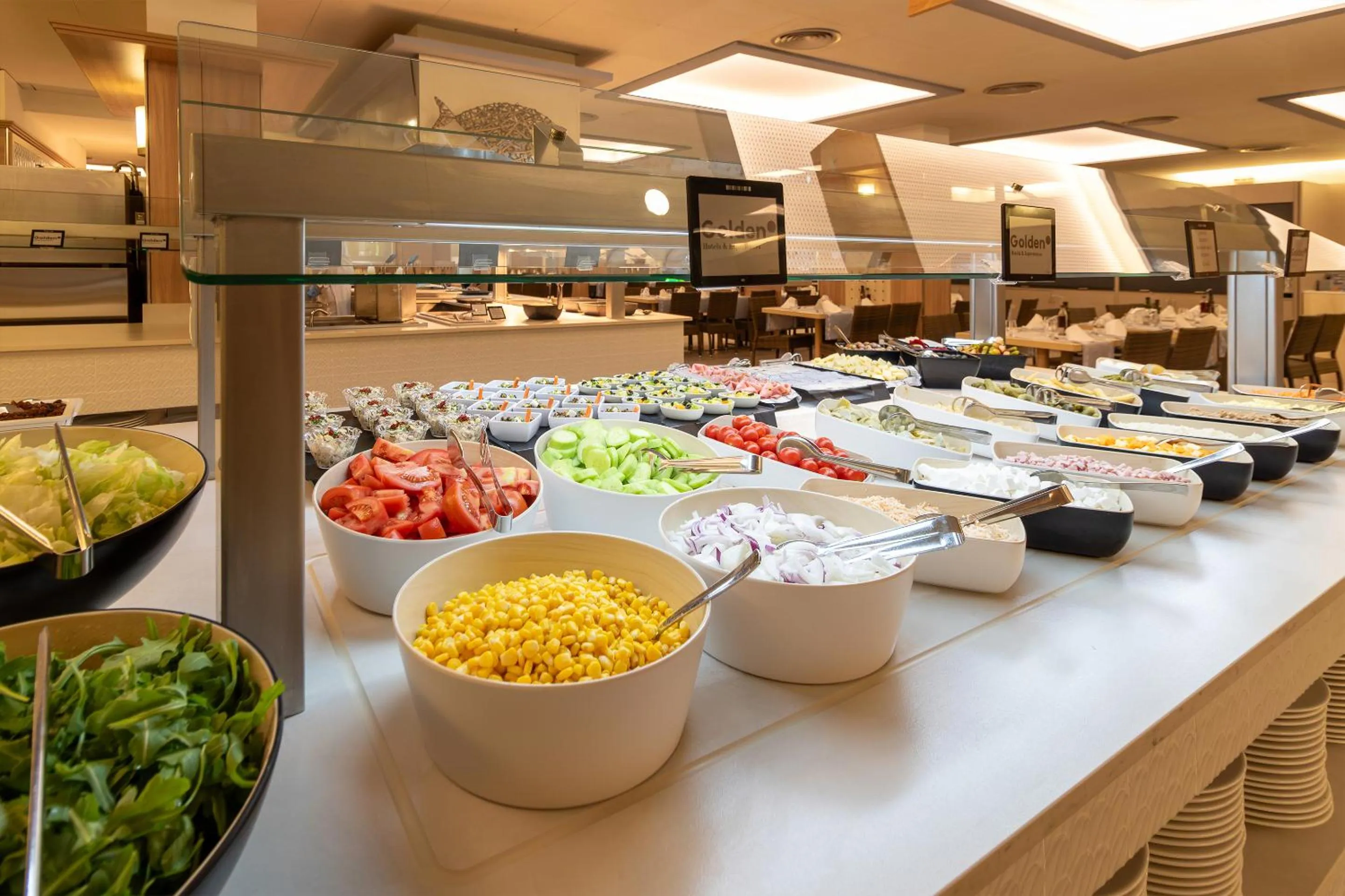 Restaurant/places to eat in Golden Avenida Family Suites 4*