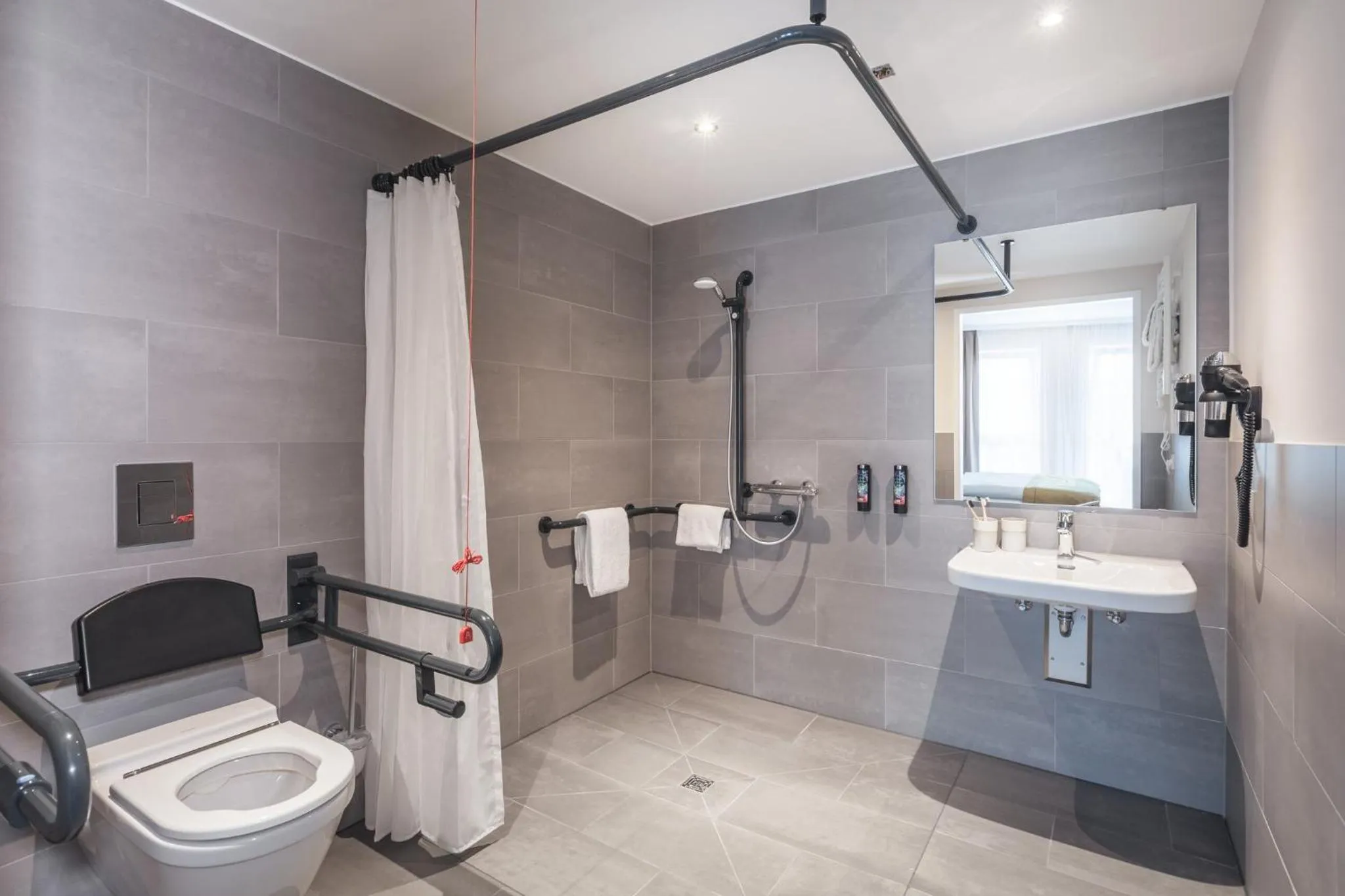 Bathroom in Holiday Inn - the niu, Kettle Stuttgart Vaihingen by IHG