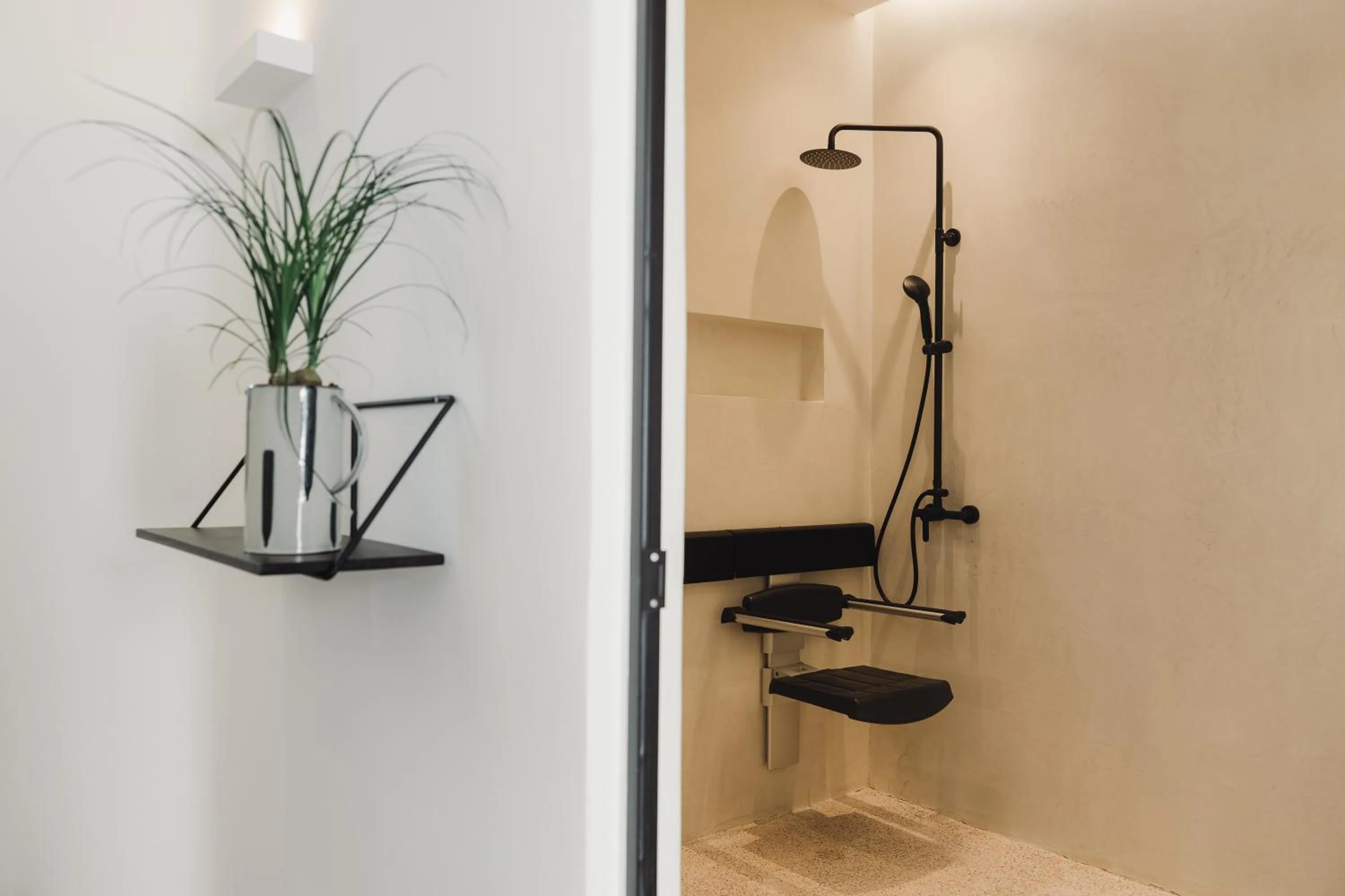 Shower in Koukoumi Vegan Boutique Hotel