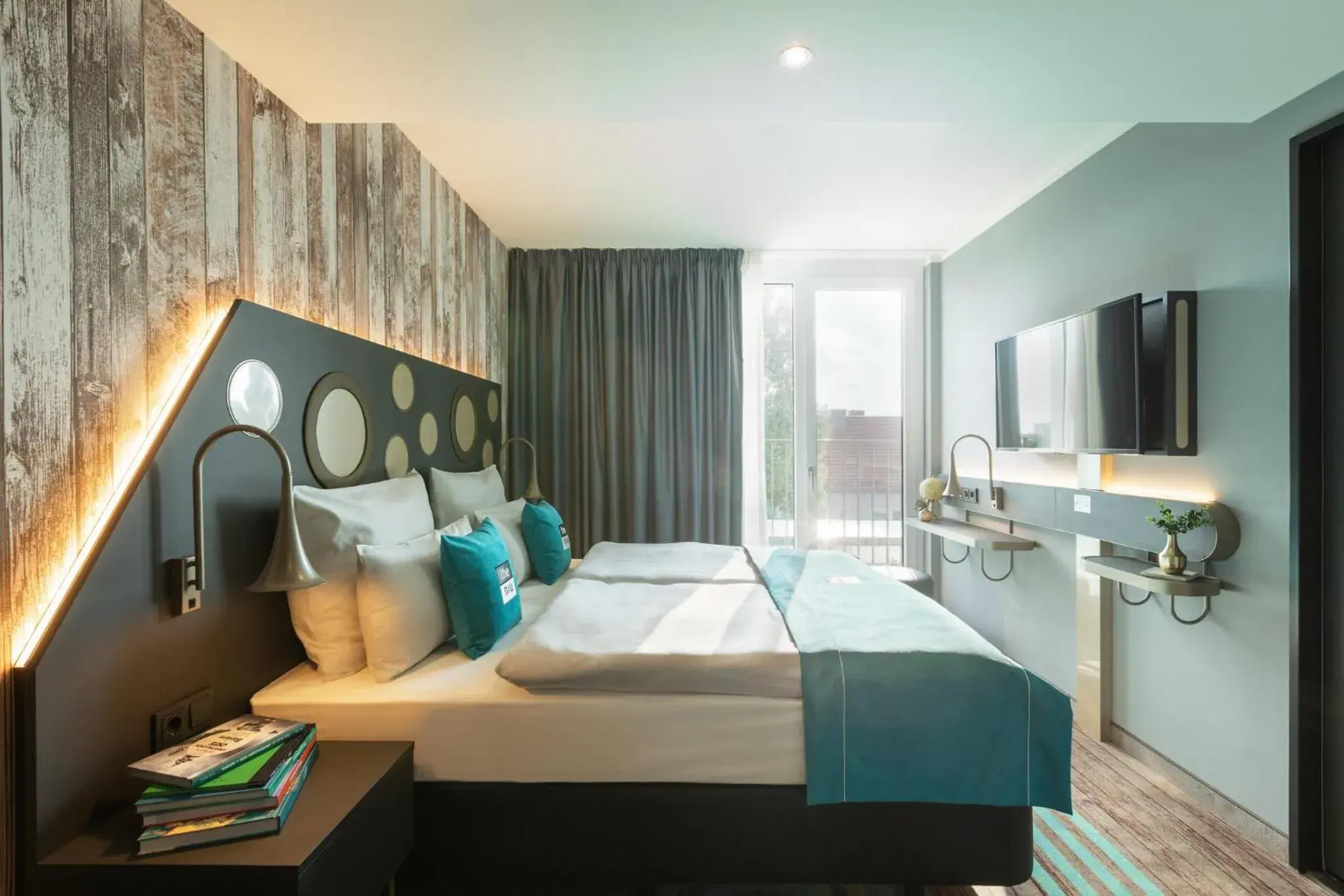 Photo of the whole room, Bed in Holiday Inn - the niu, Brass Munich Olympiapark by IHG Photo of the whole room, Bed in Holiday Inn - the niu, Brass Munich Olympiapark by IHG