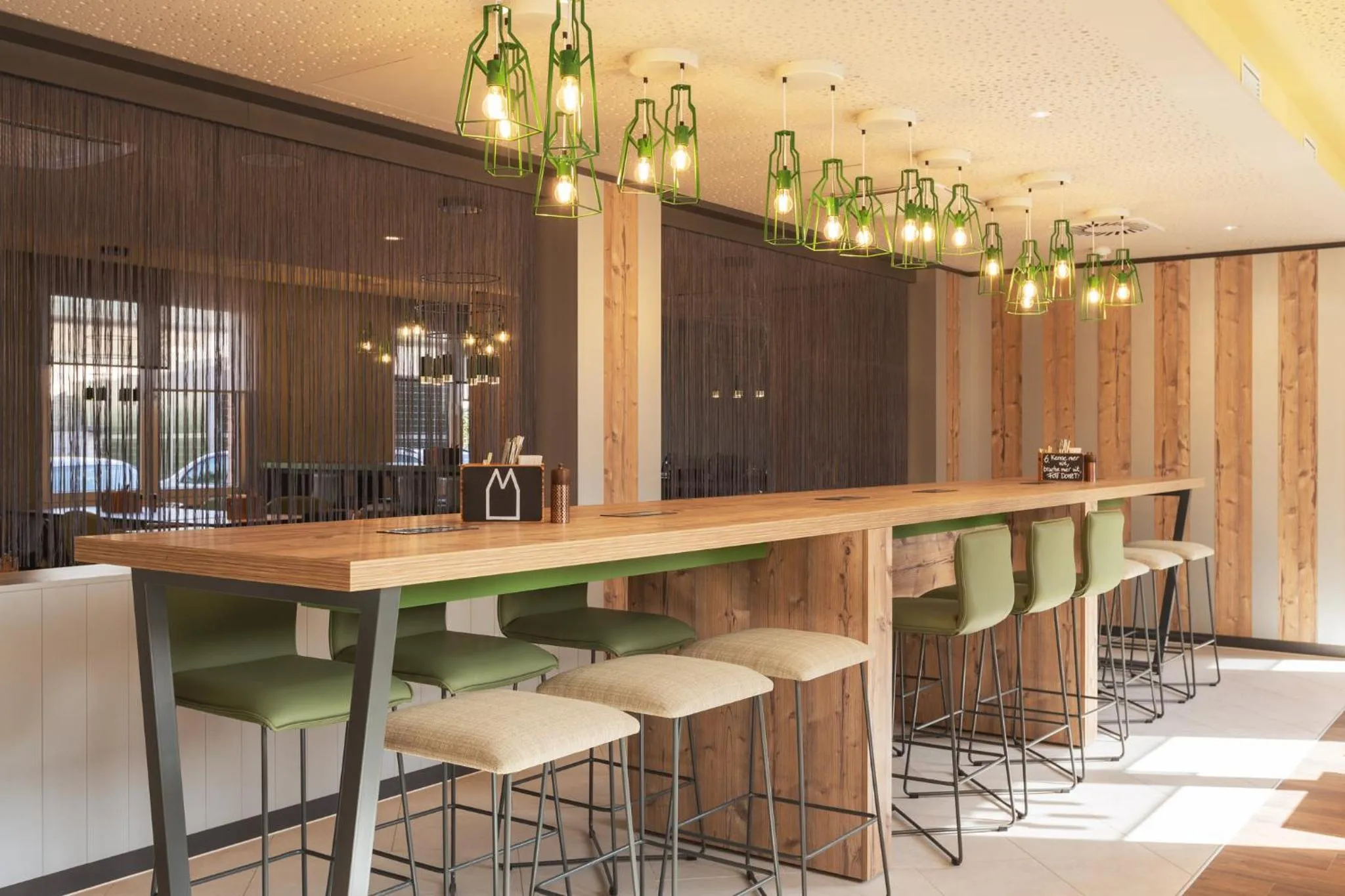 Restaurant/places to eat in Holiday Inn - the niu, Mill Cologne Mülheim by IHG