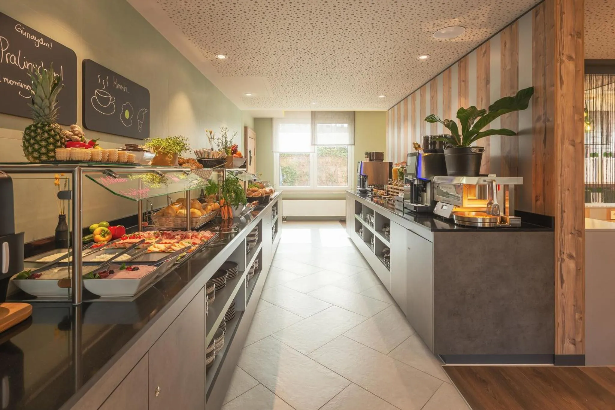 Restaurant/places to eat in Holiday Inn - the niu, Mill Cologne Mülheim by IHG
