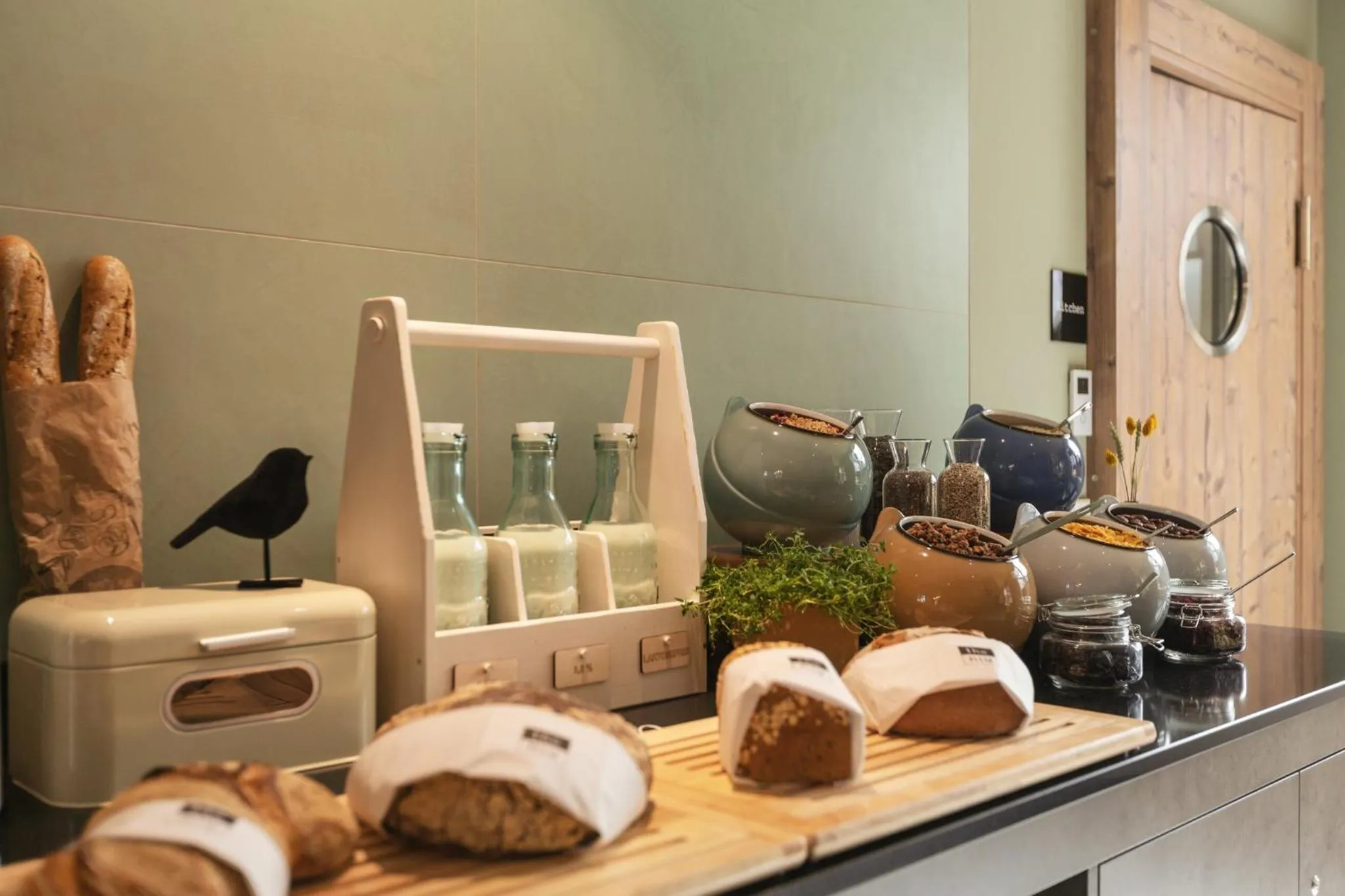 Restaurant/places to eat in Holiday Inn - the niu, Mill Cologne Mülheim by IHG