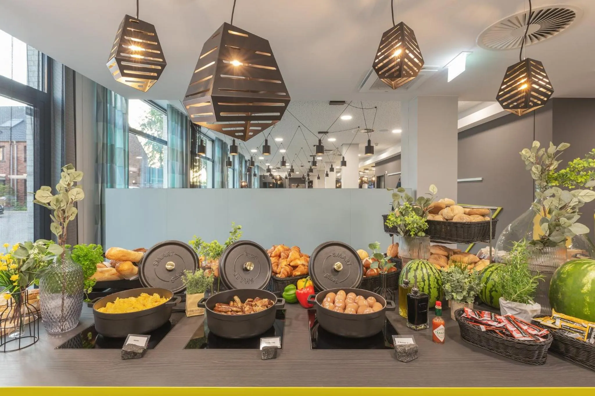 Restaurant/places to eat in Holiday Inn - the niu, Seven Dusseldorf Ost by IHG