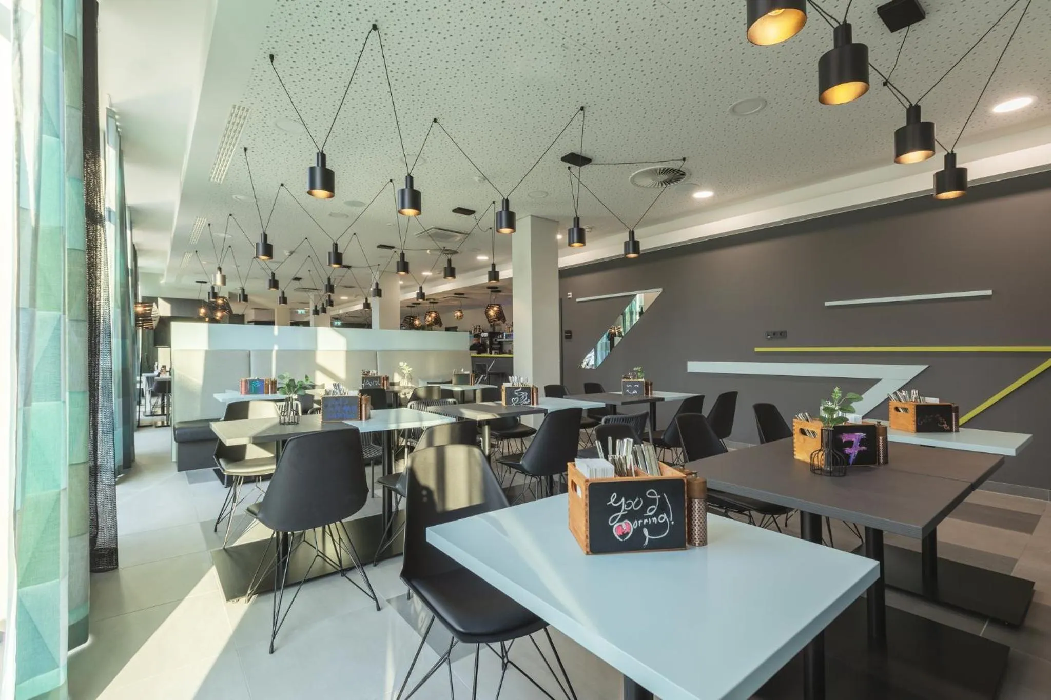 Restaurant/places to eat in Holiday Inn - the niu, Seven Dusseldorf Ost by IHG