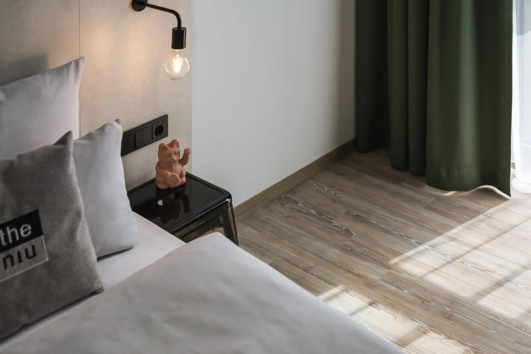 Photo of the whole room, Bed in Holiday Inn - the niu Tab Dusseldorf Main Station by IHG