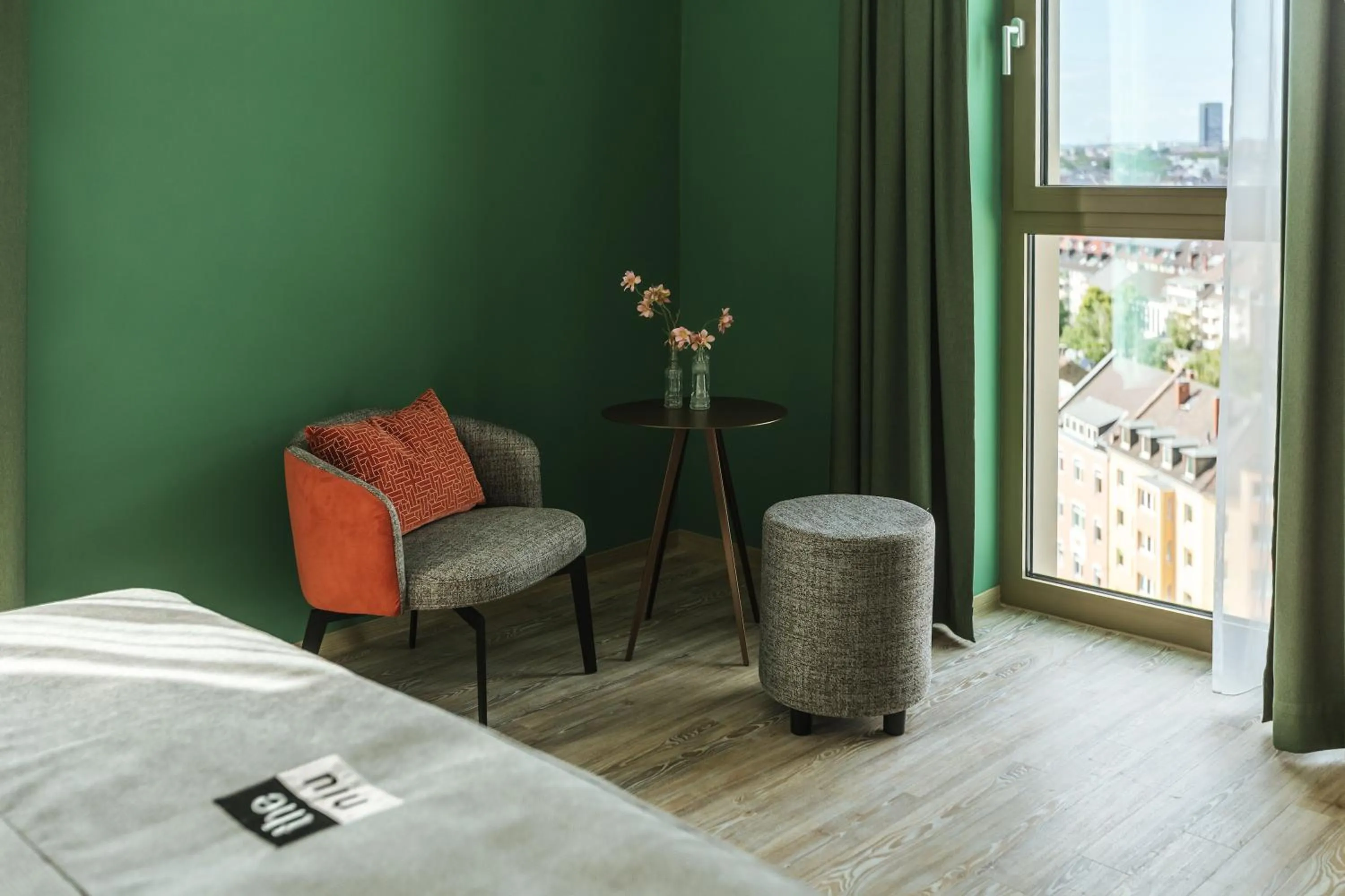 Seating area, Bed in Holiday Inn - the niu Tab Dusseldorf Main Station by IHG